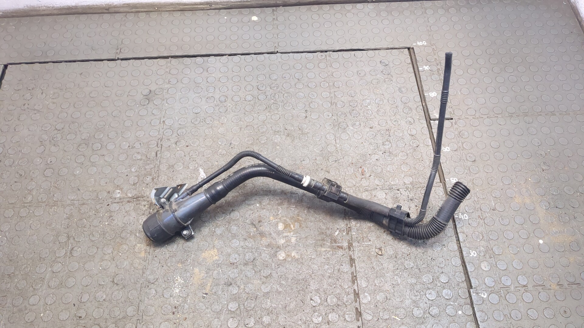 Горловина топливного бака