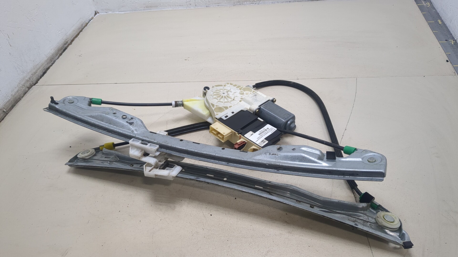 Стеклоподъемник электр. передний левый