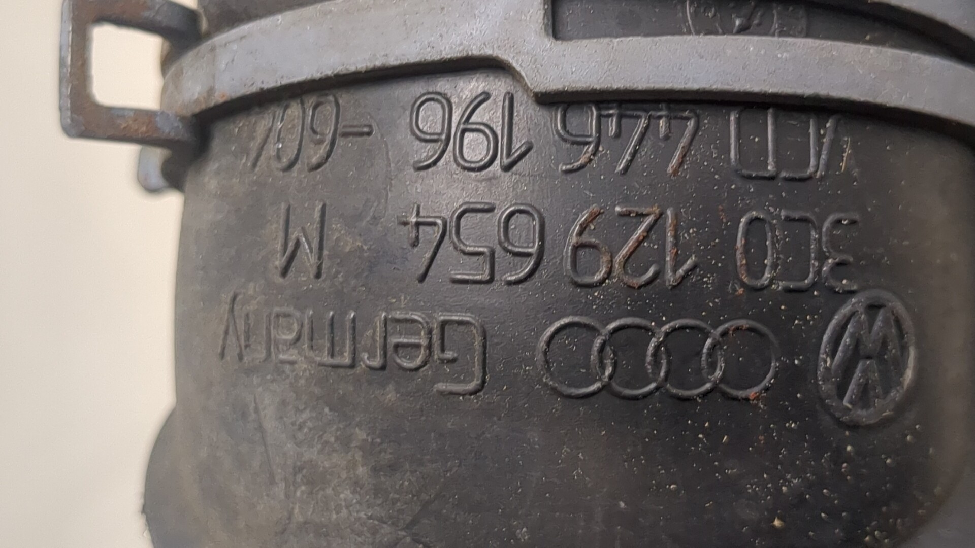 Патрубок воздушного фильтра