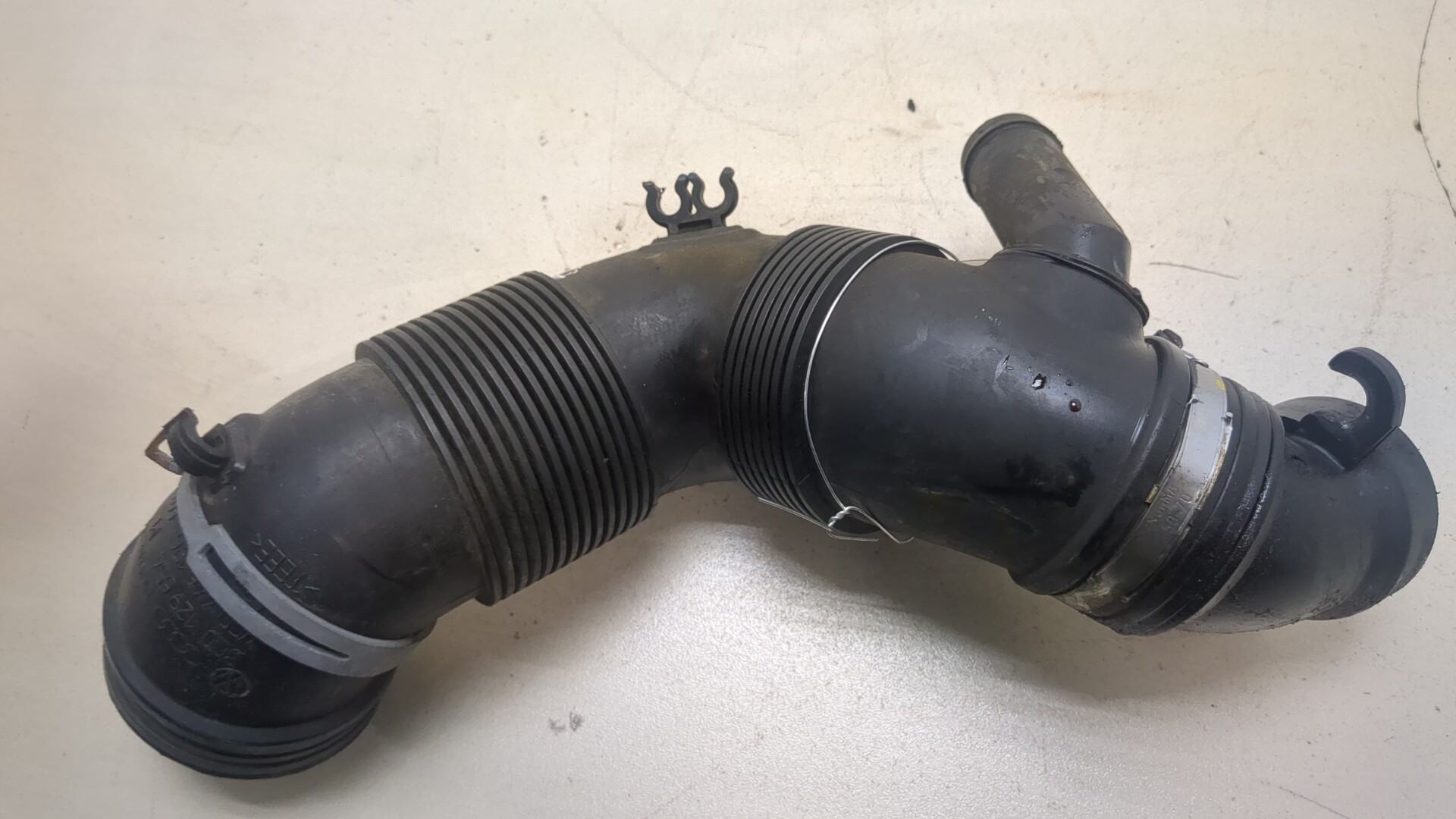 Патрубок воздушного фильтра