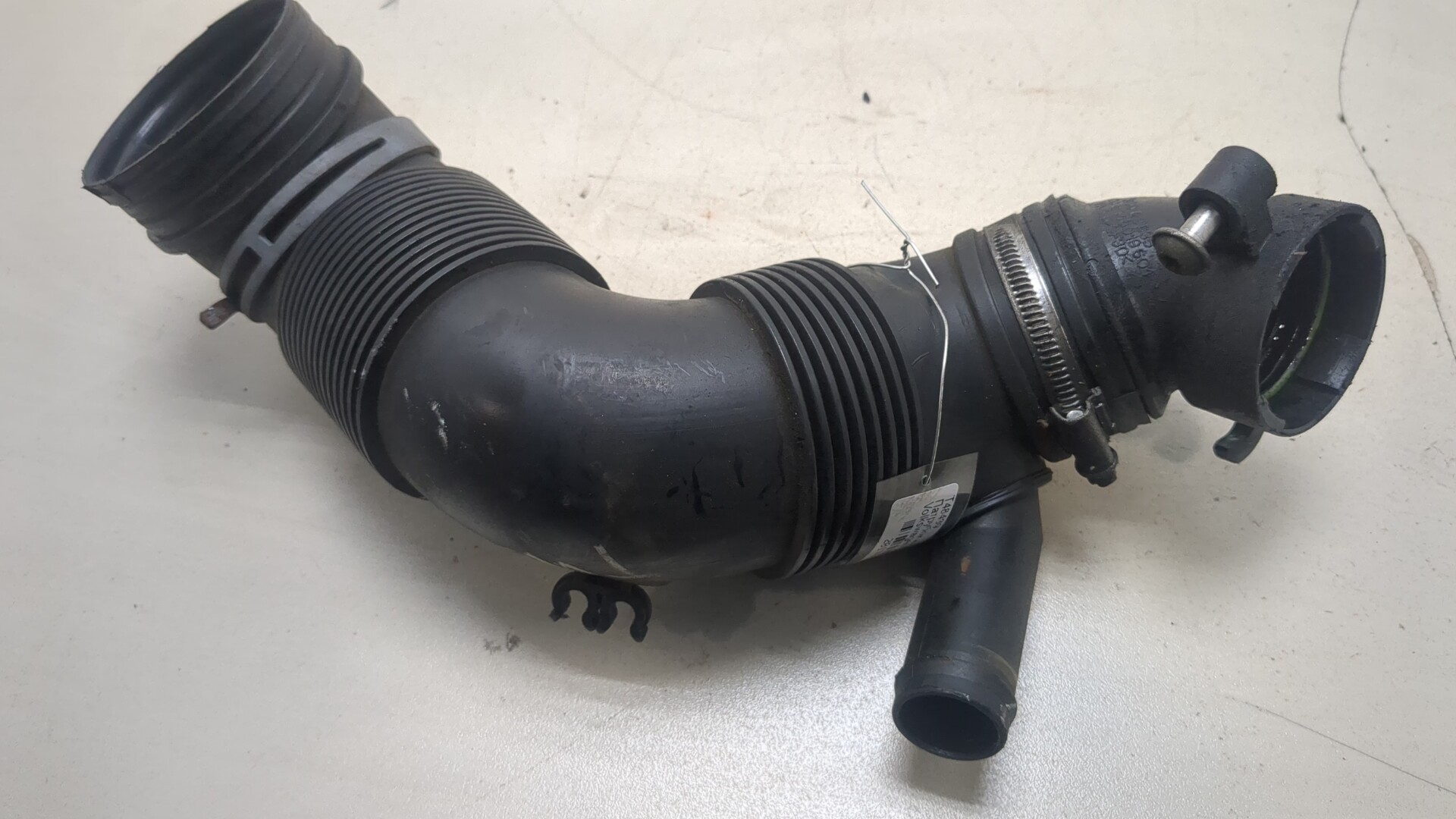 Патрубок воздушного фильтра