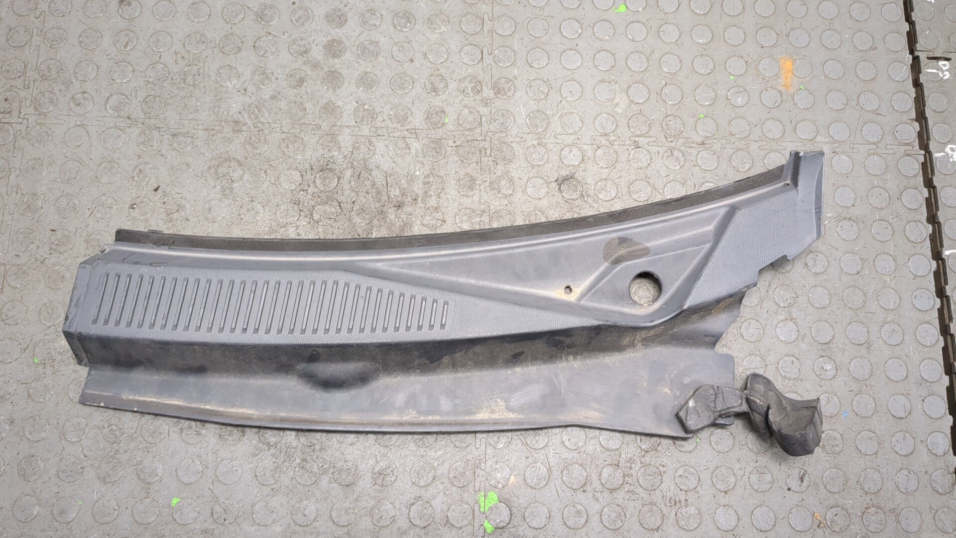 Решетка стеклоочистителей (Жабо)