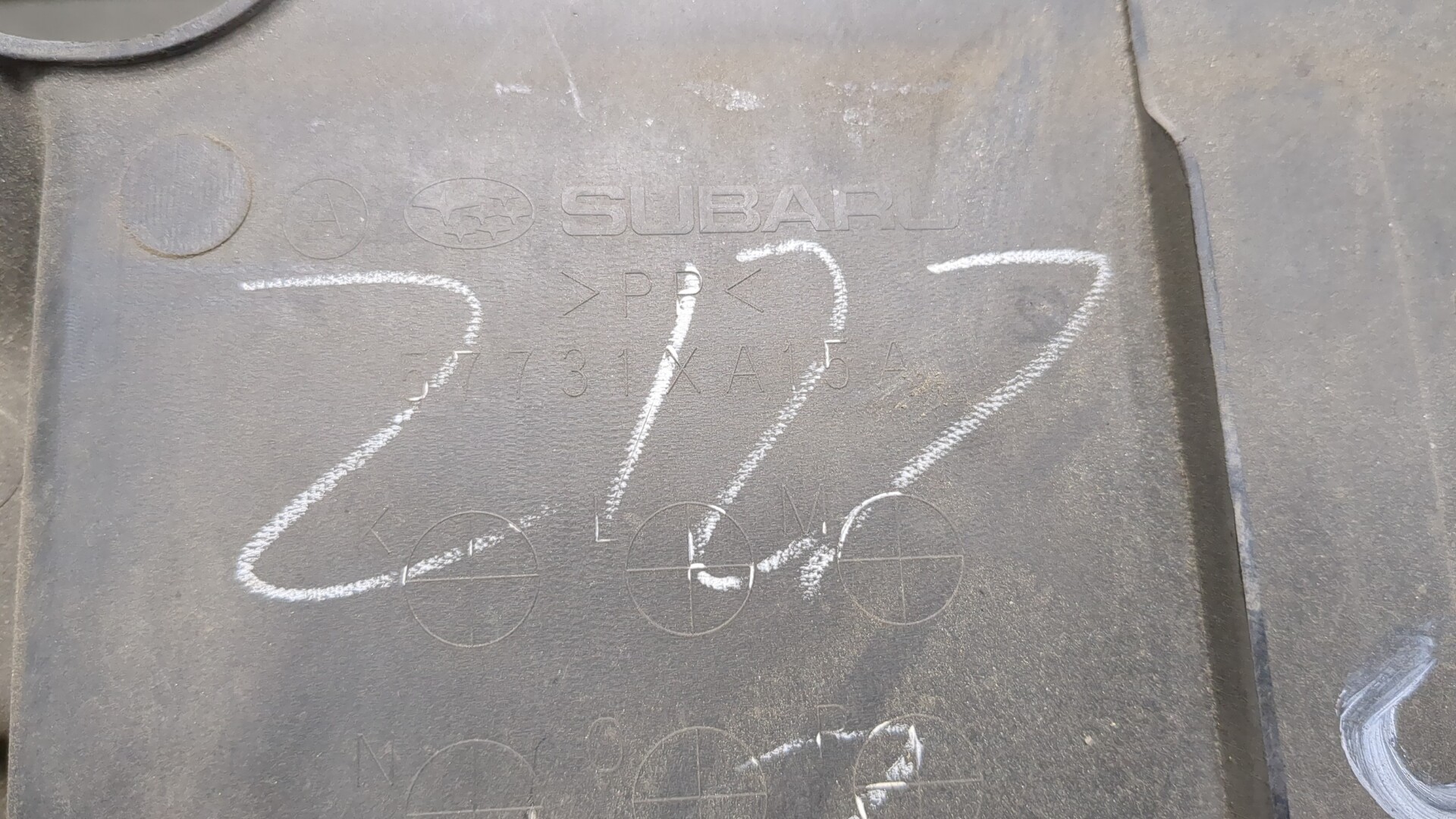 Кожух замка капота