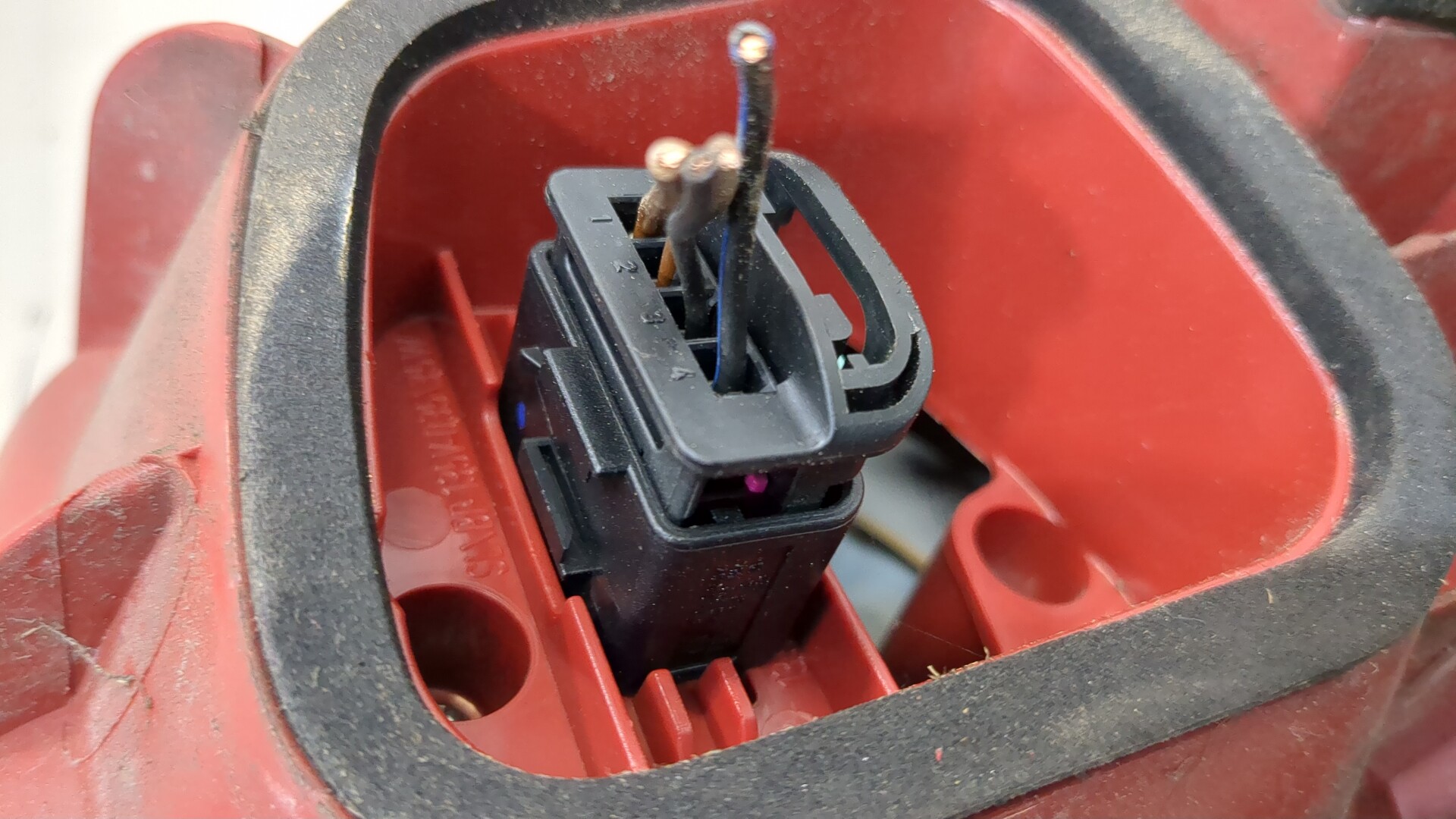 Фонарь задний левый