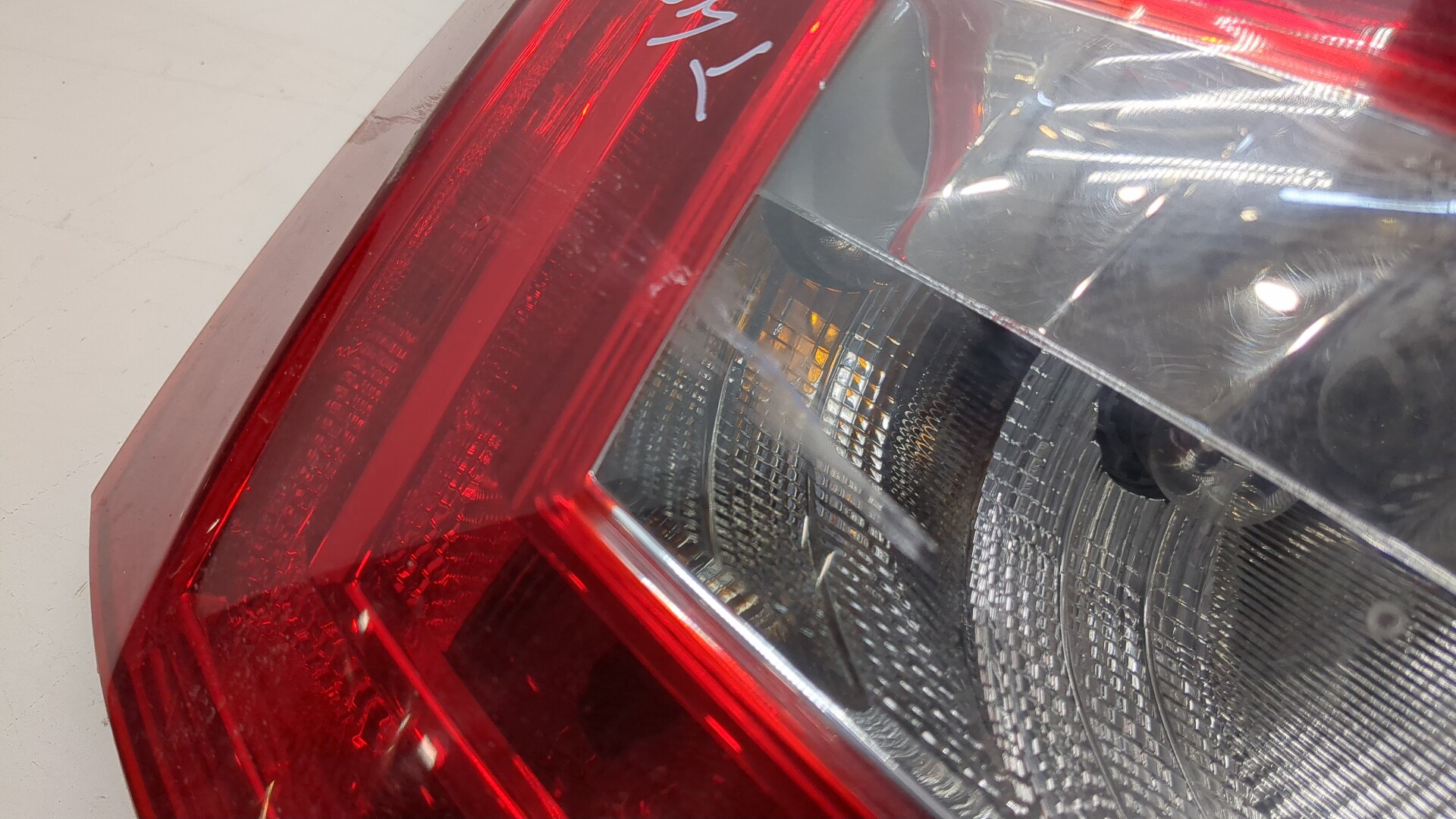 Фонарь задний левый