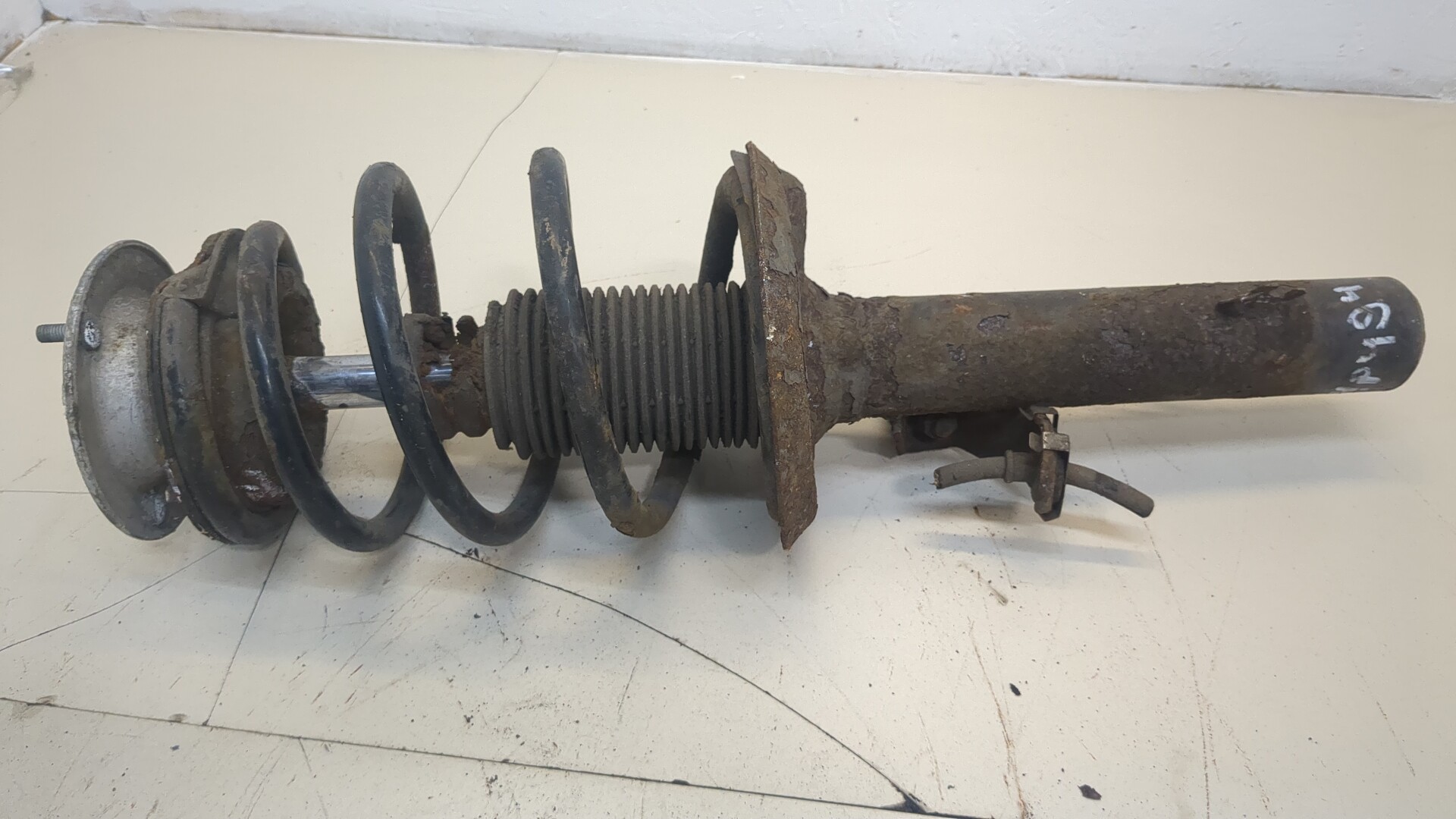 Амортизатор передний правый