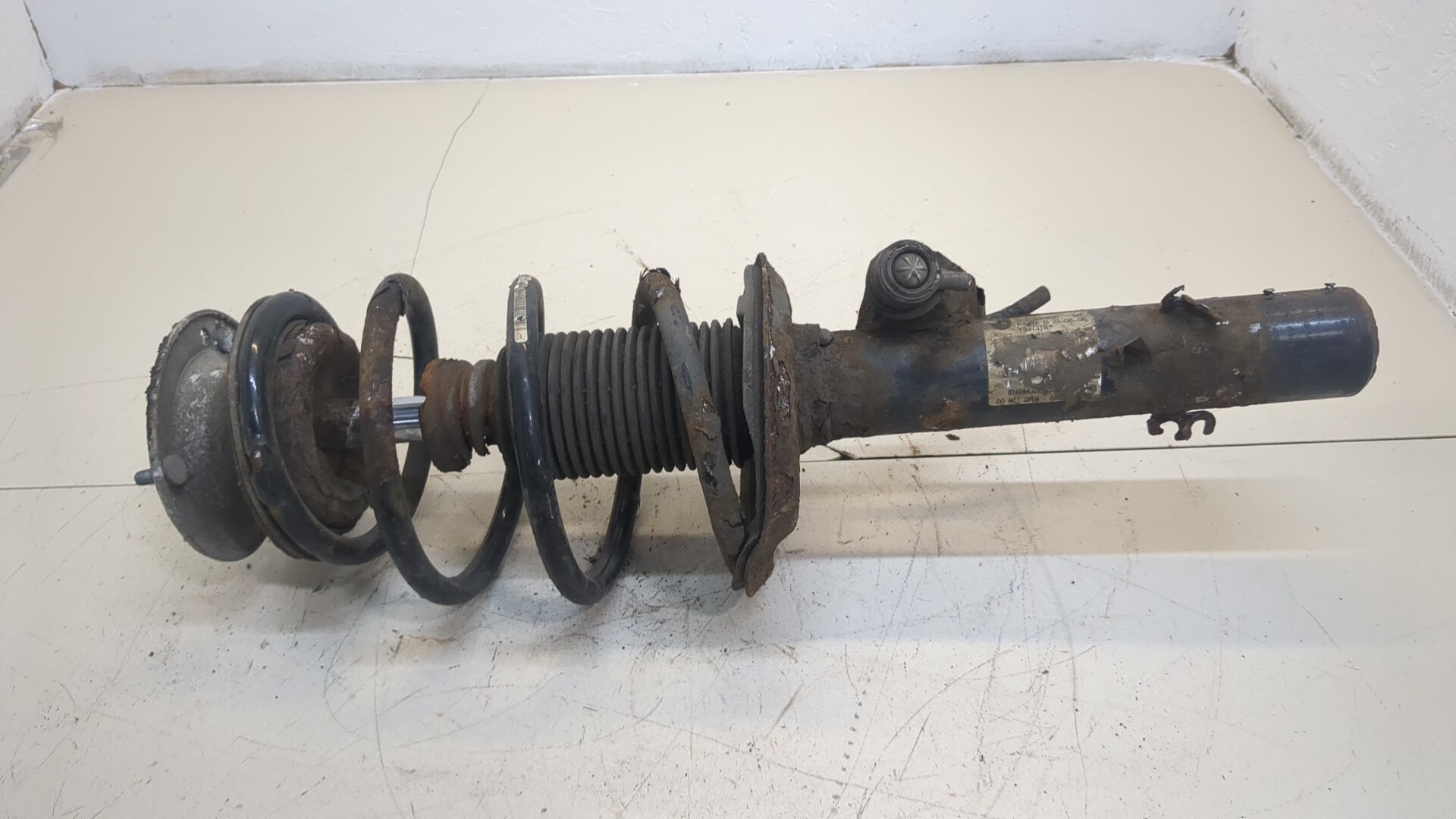 Амортизатор передний правый