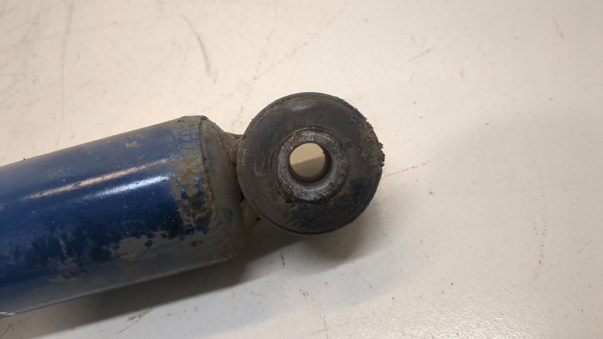 Амортизатор задний (стойка)