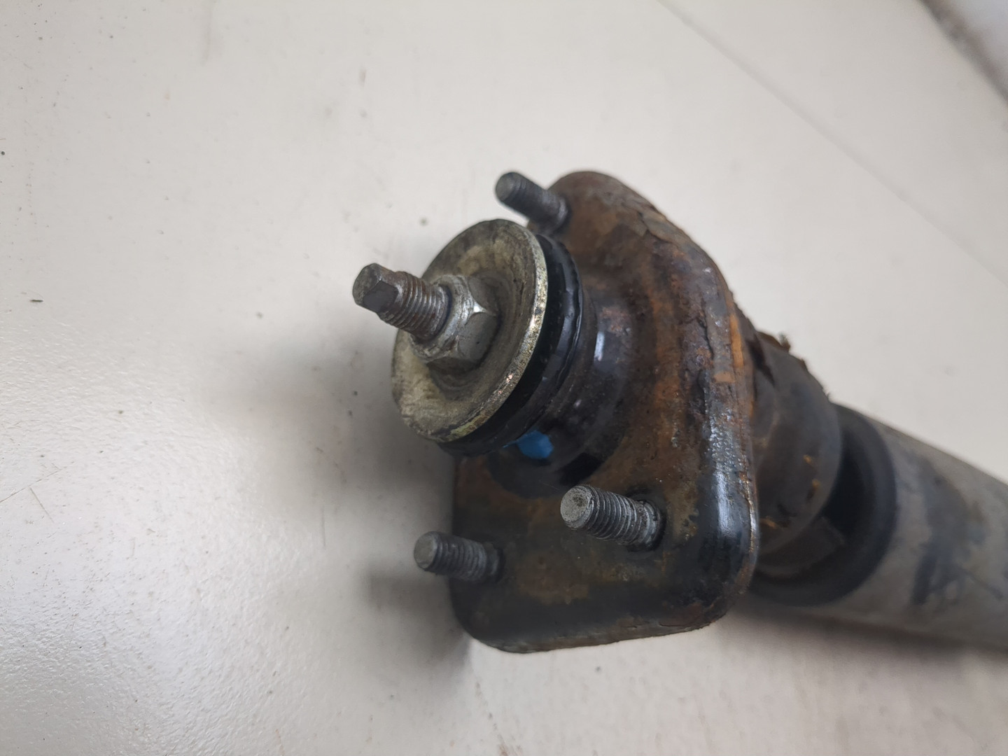 Амортизатор задний (стойка)