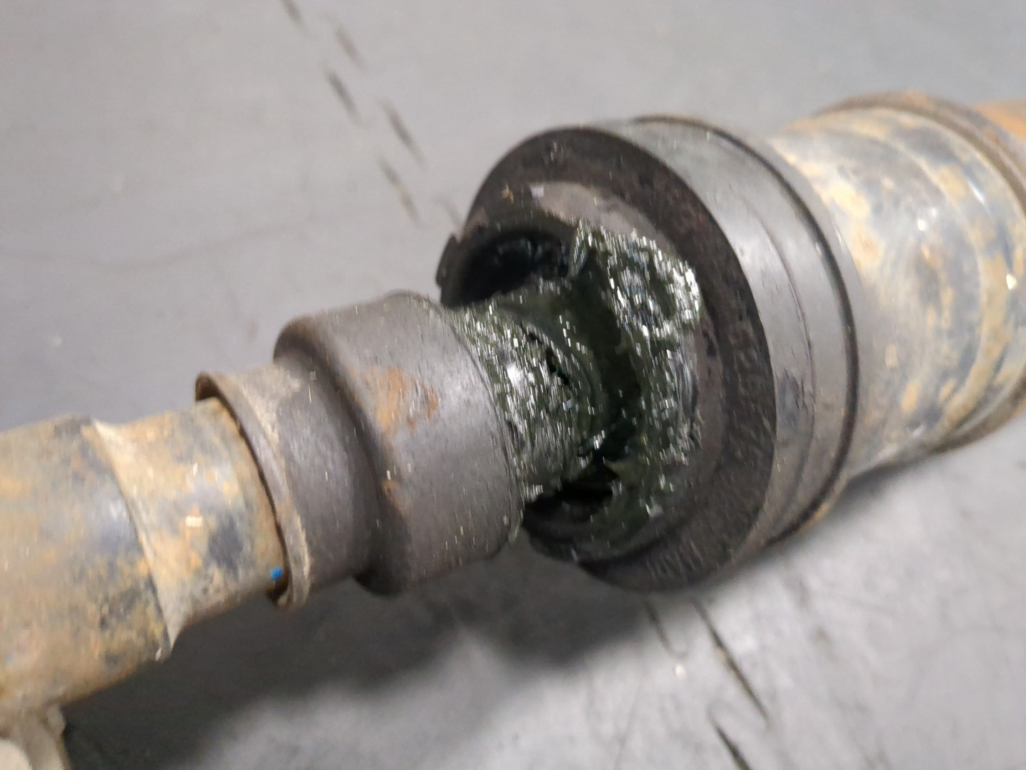 Вал карданный задний