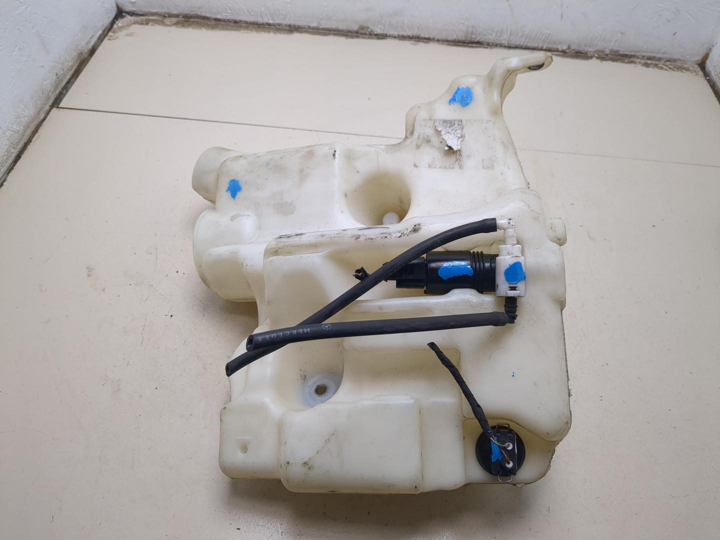 Бачок омывателя лобового стекла