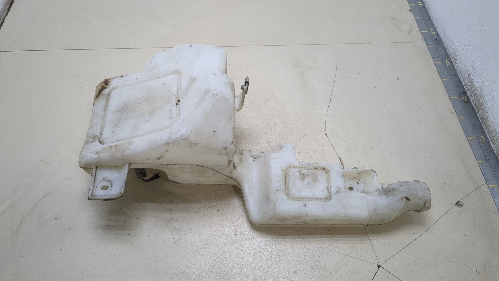 Бачок омывателя лобового стекла