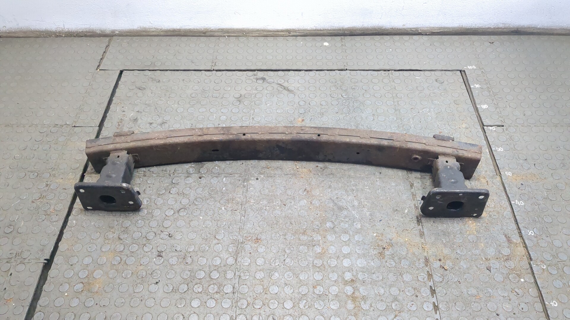 Усилитель заднего бампера