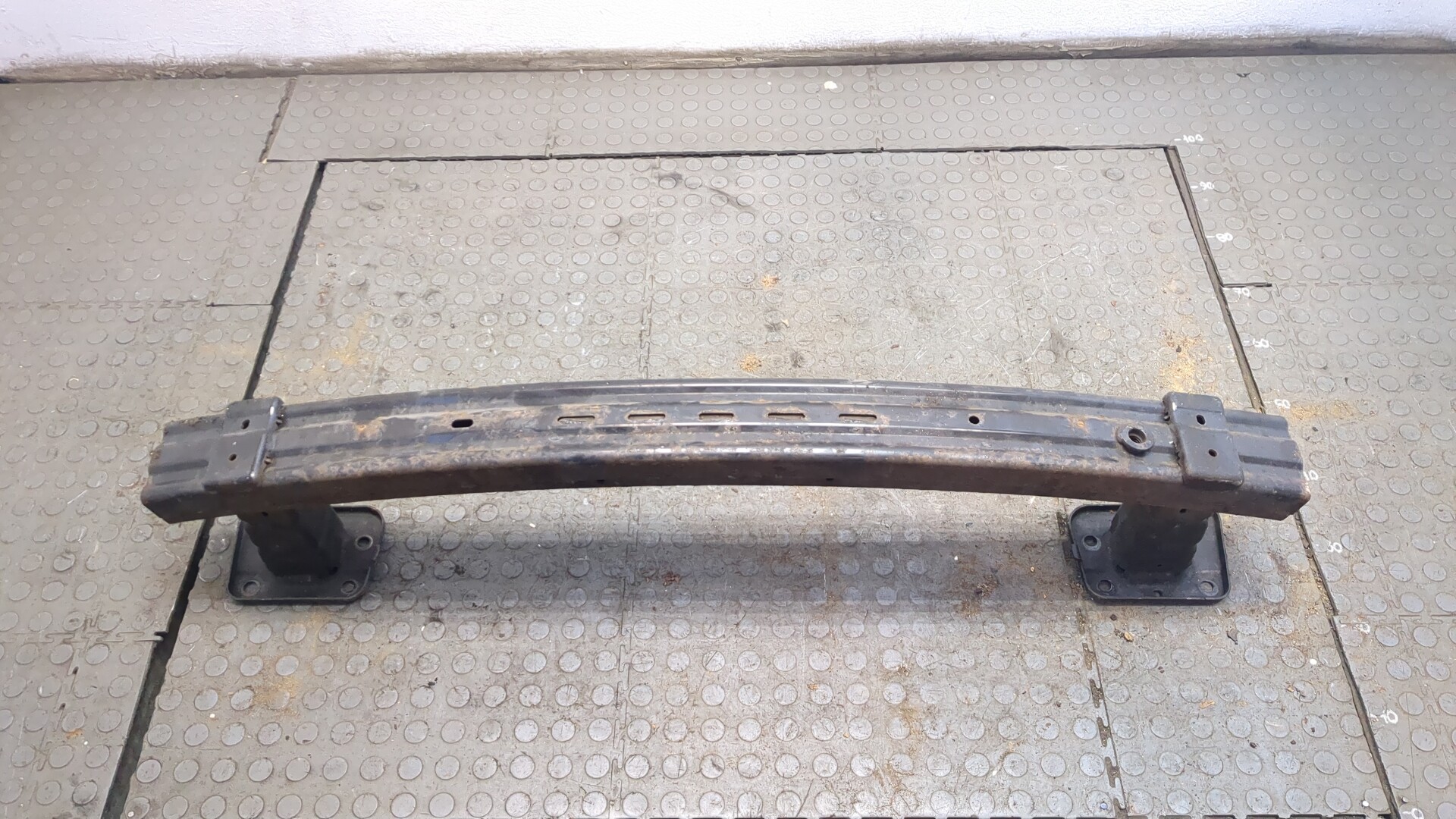 Усилитель заднего бампера