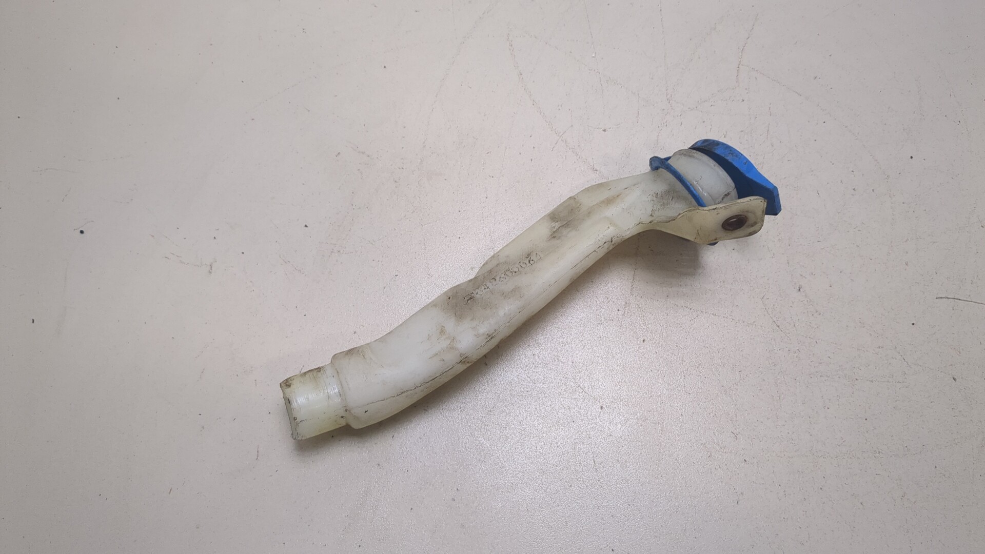 Горловина бачка омывателя