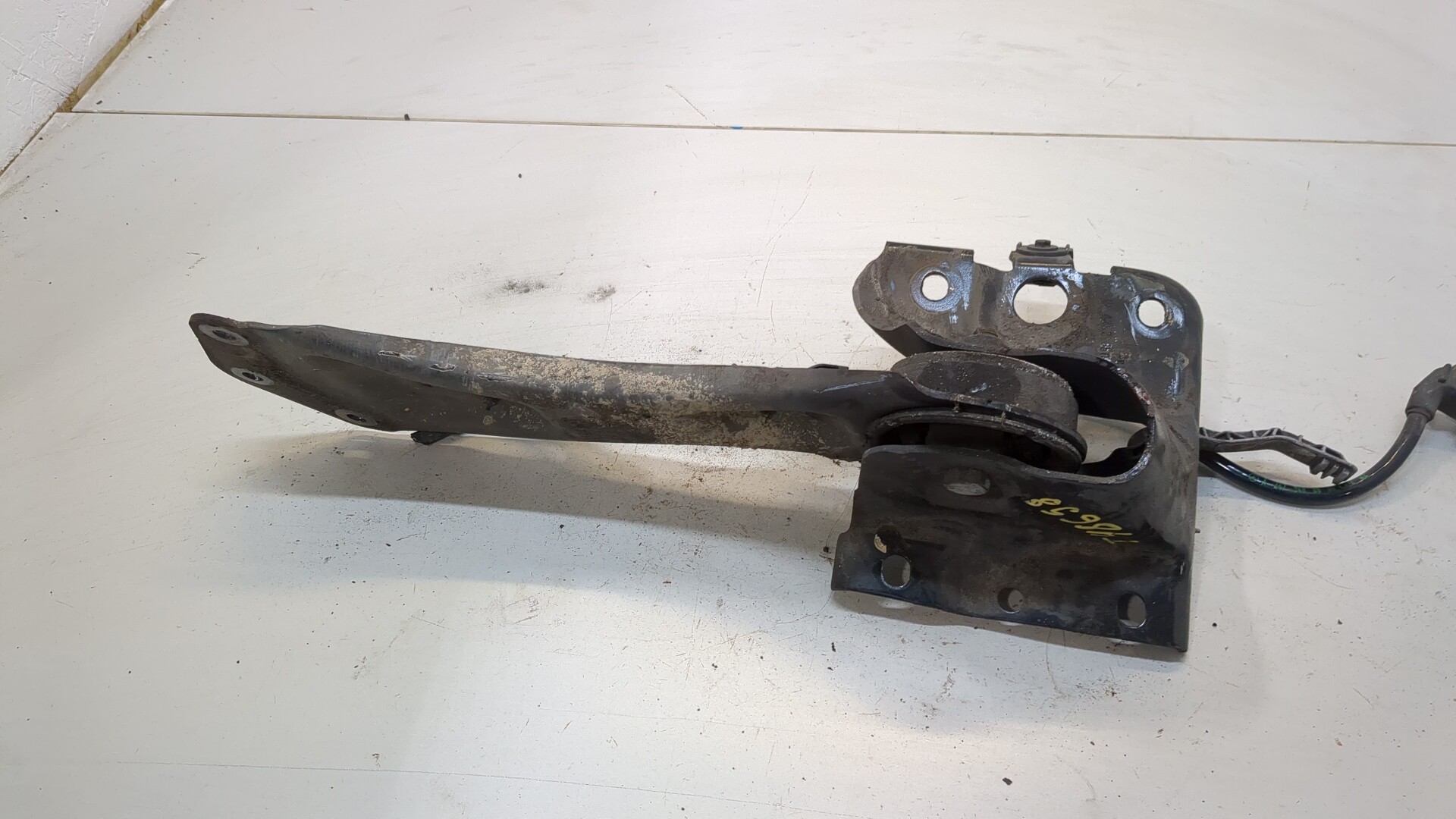 Рычаг задний правый