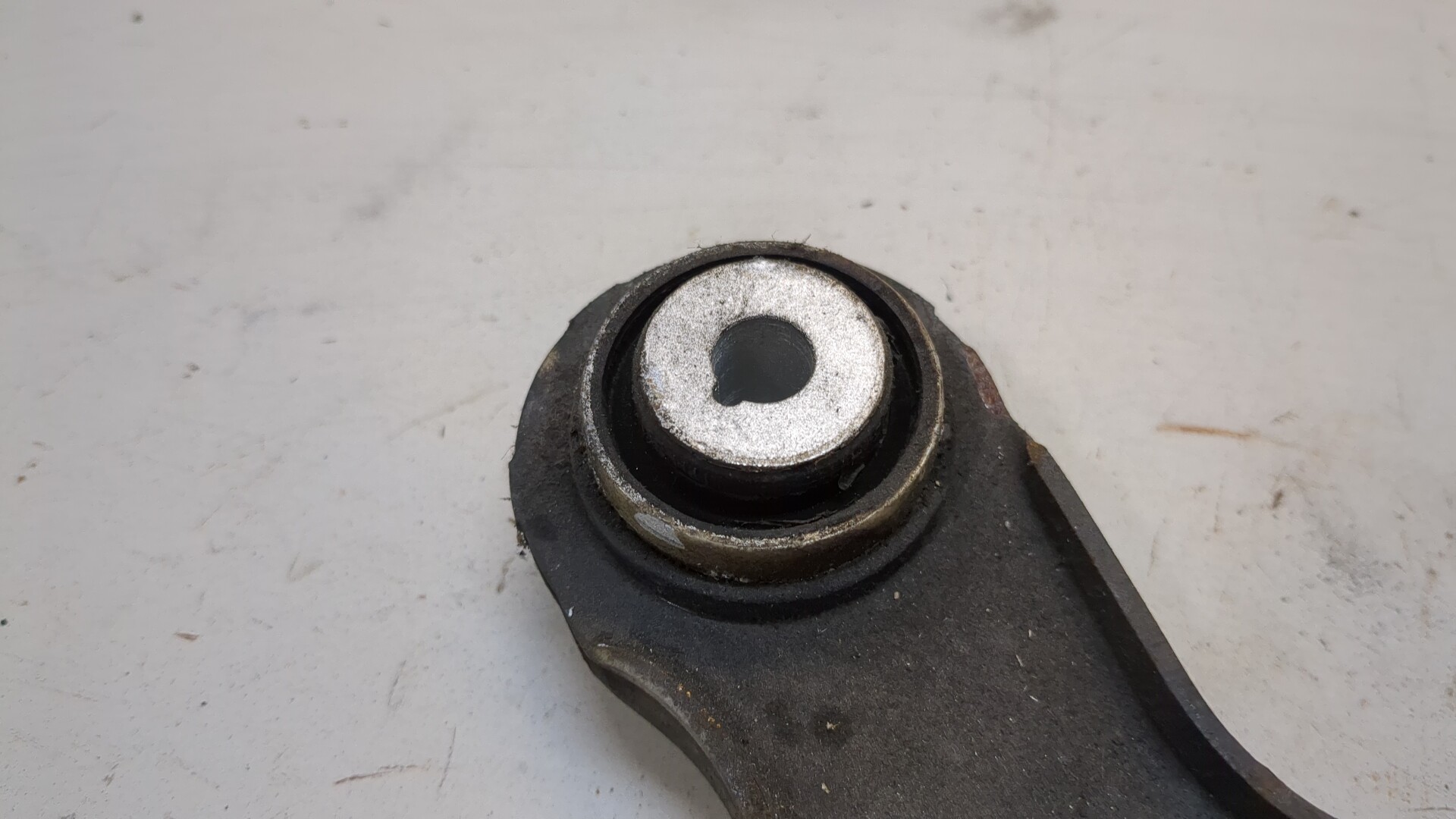 Рычаг задний