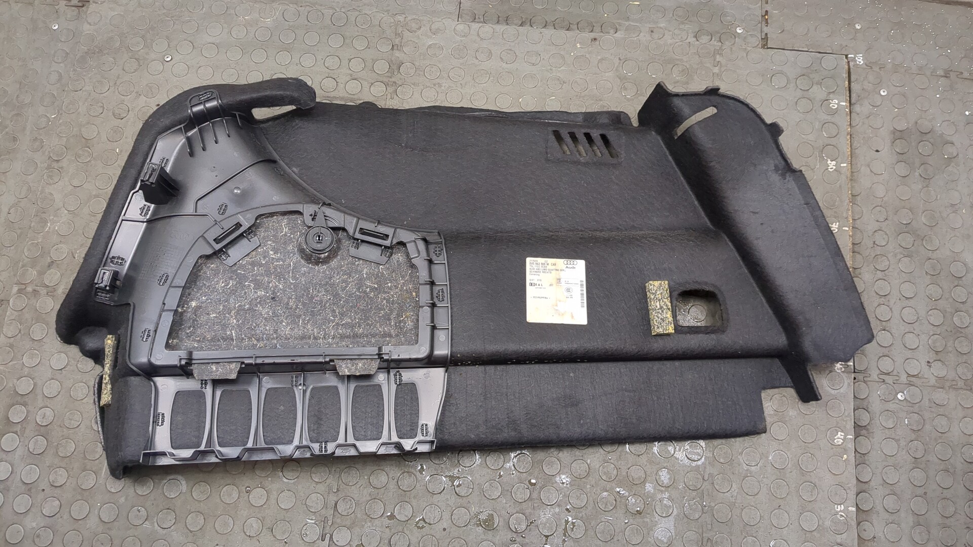 Обшивка багажника