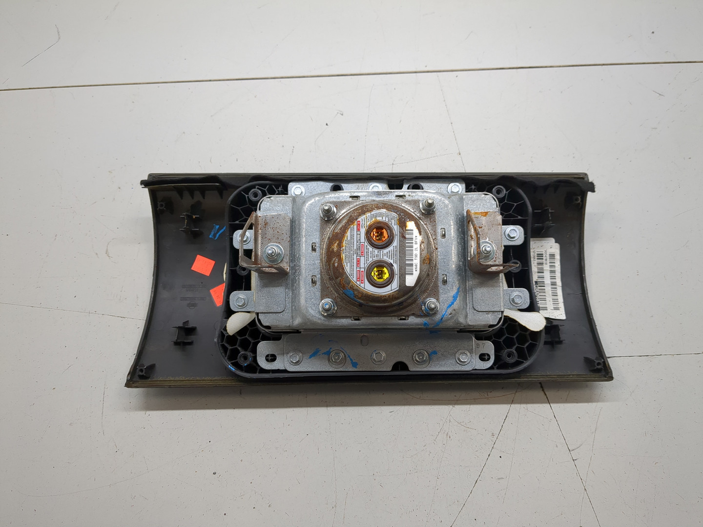 Подушка безопасности пассажирская (в торпедо)