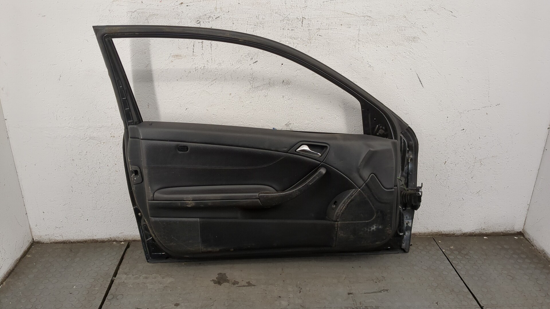 Дверь передняя левая