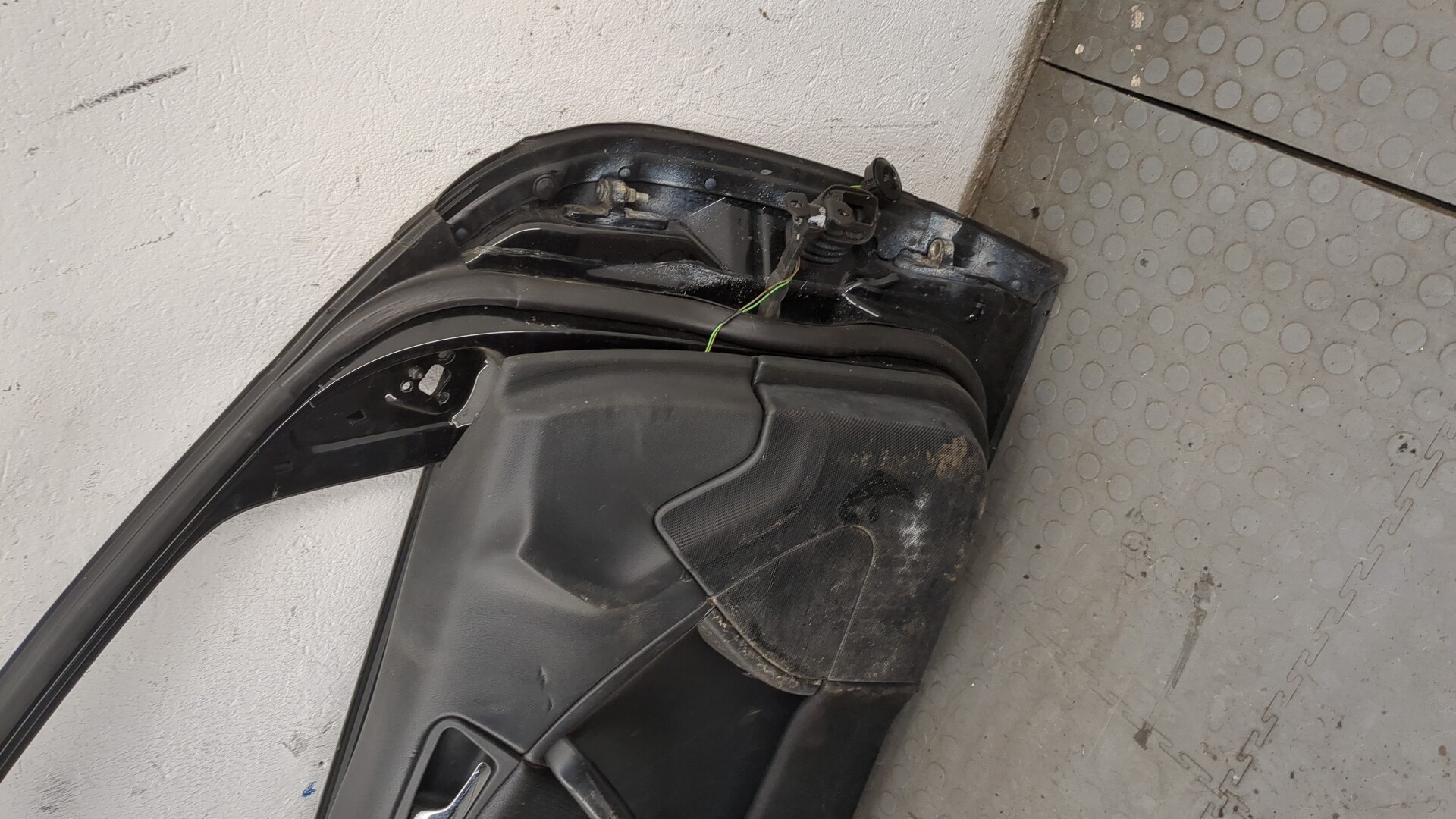 Дверь передняя левая