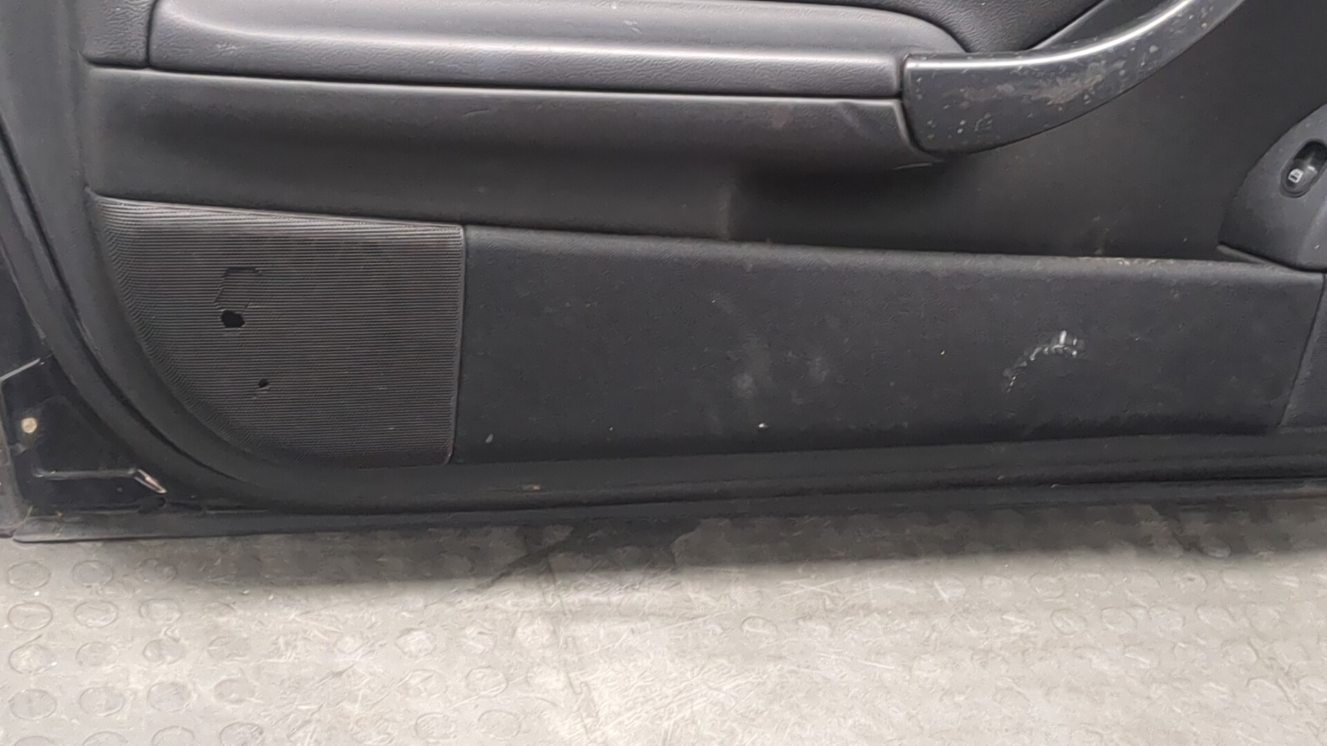 Дверь передняя левая