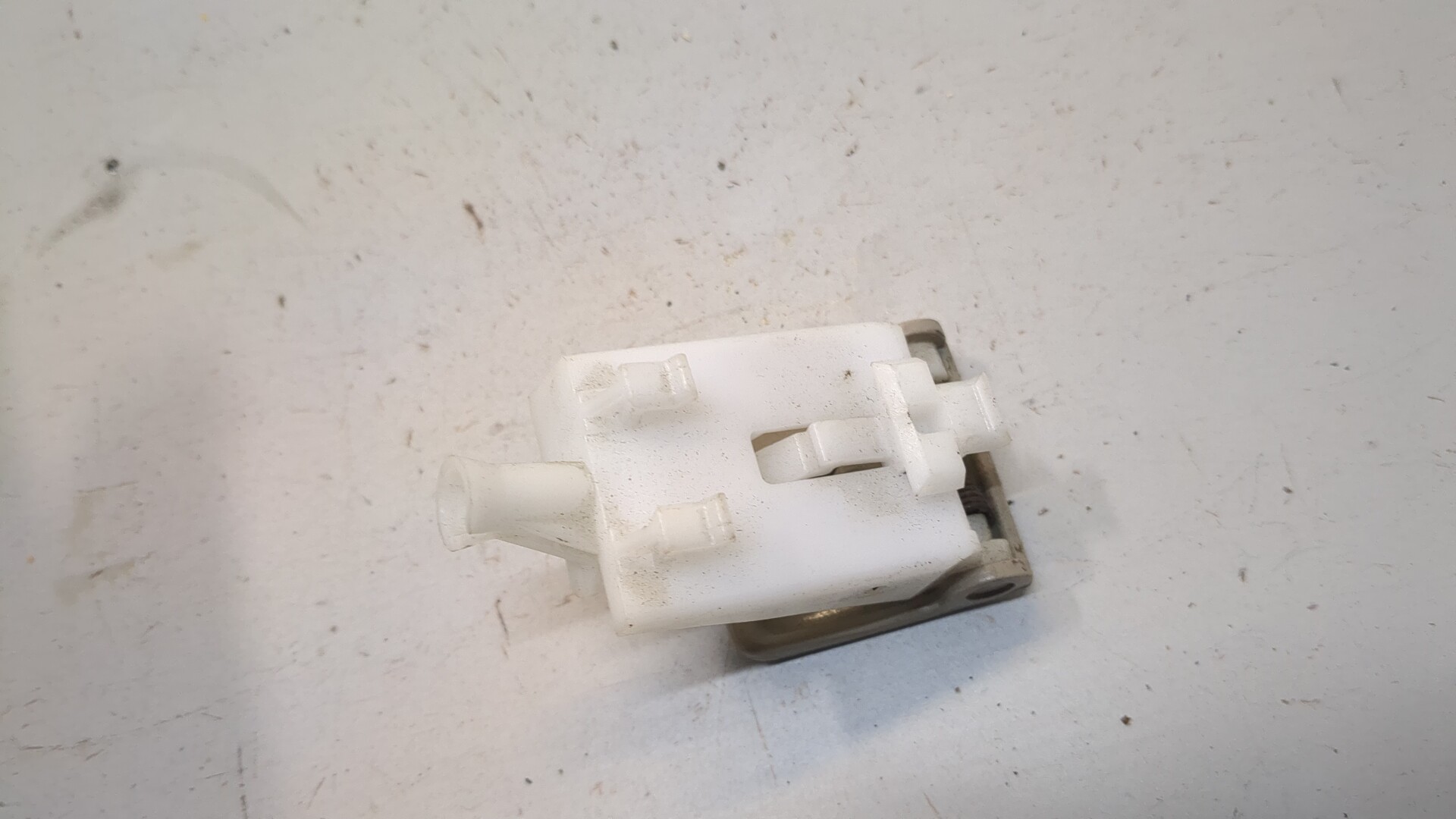 Ручка открывания капота