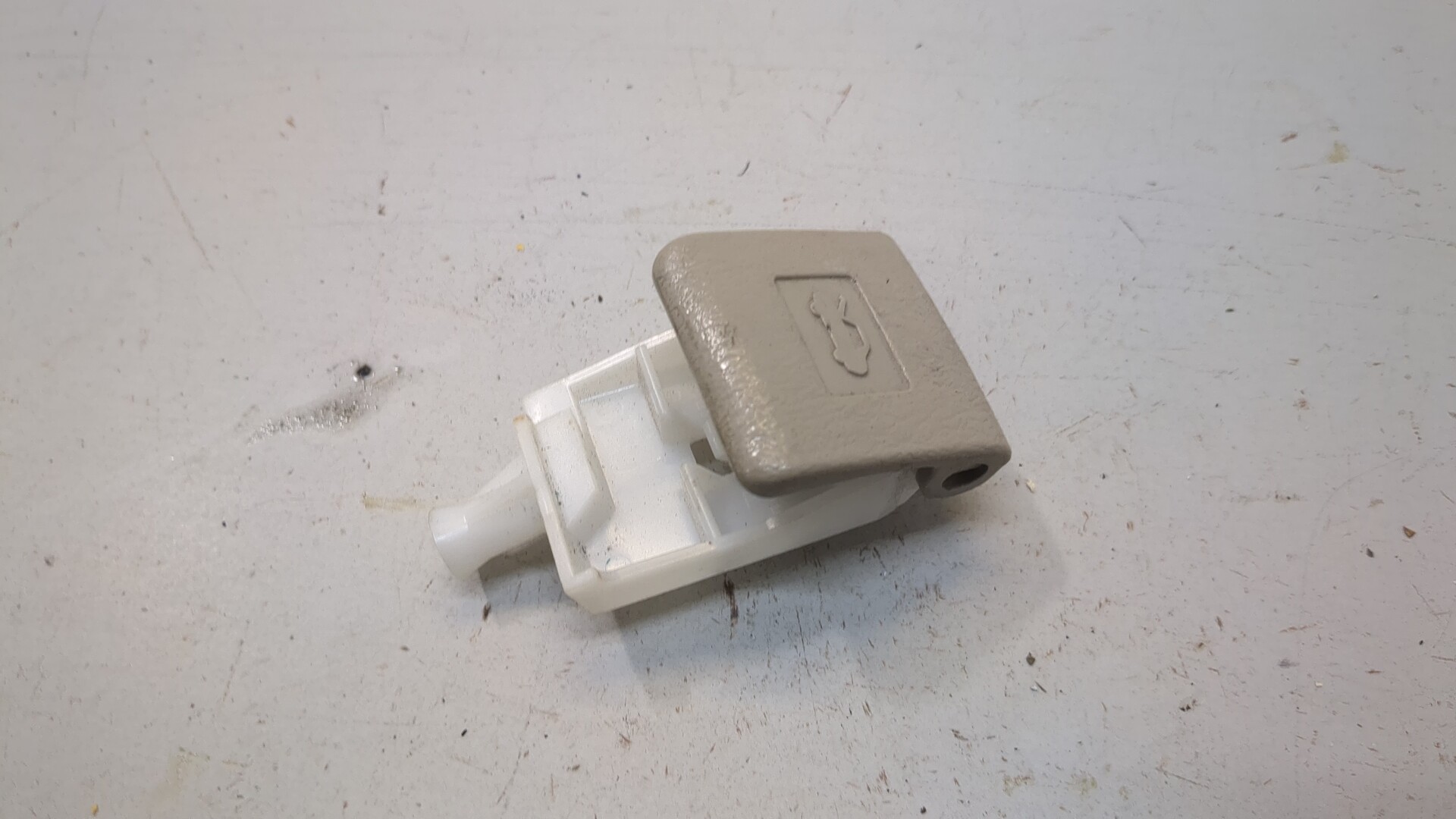 Ручка открывания капота