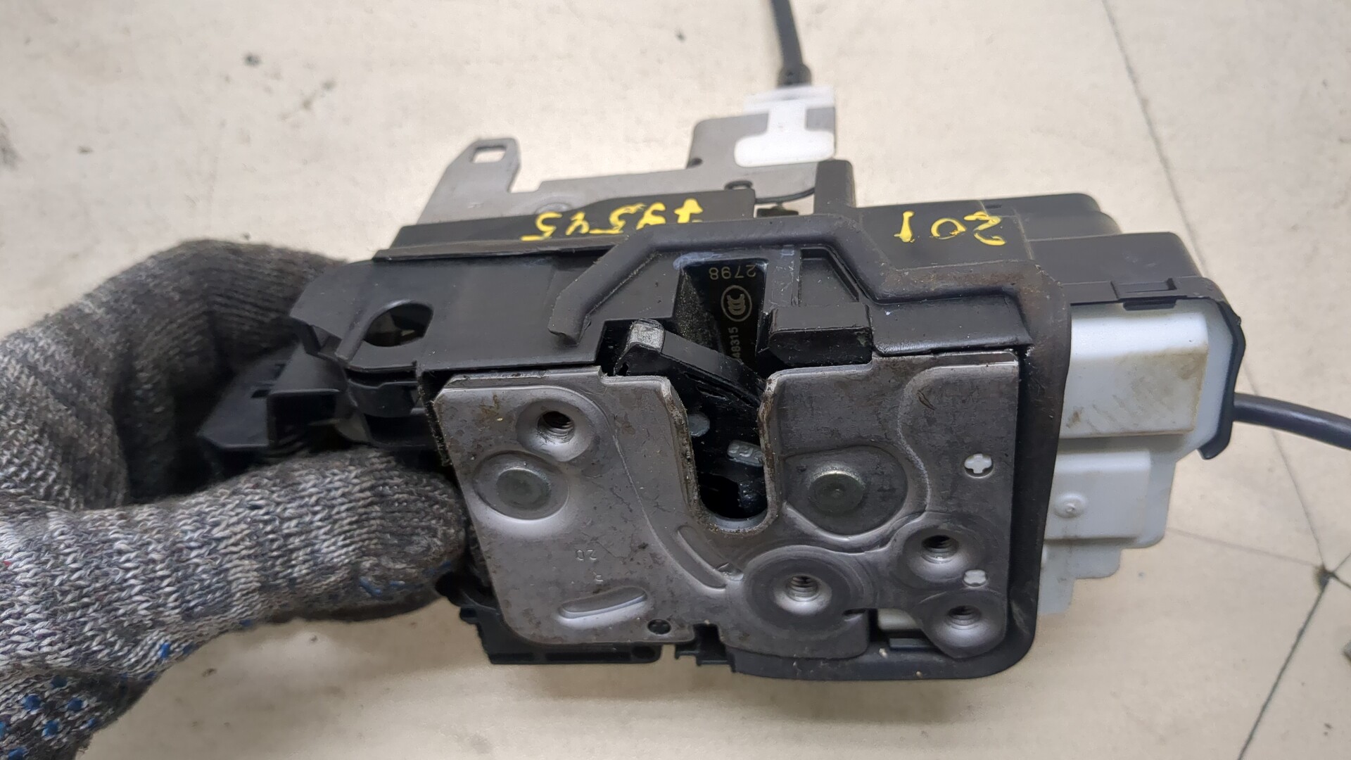 Замок двери задней правой