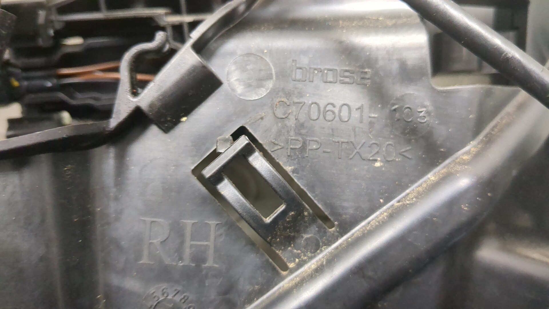 Замок двери задней правой