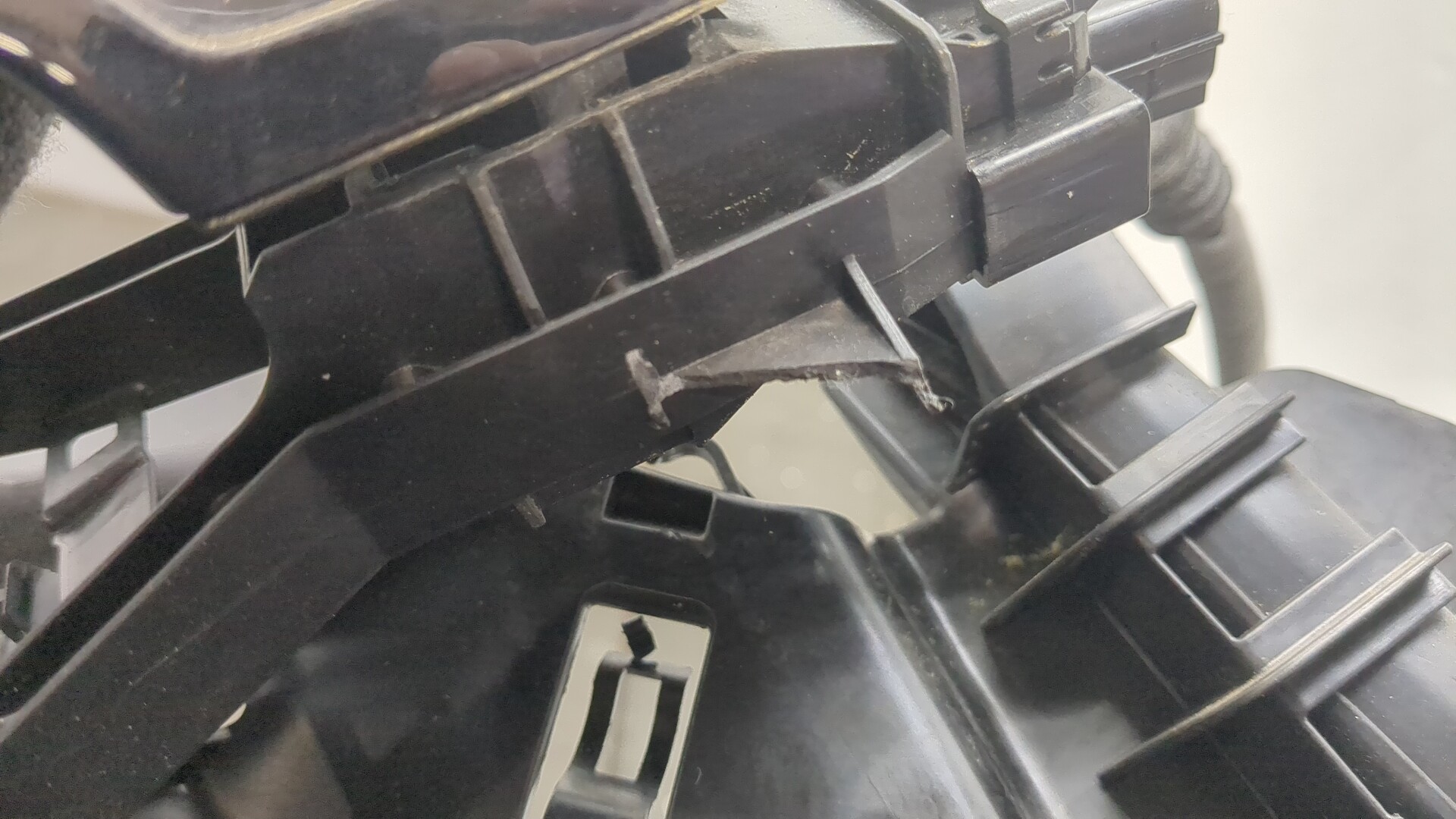 Замок двери задней правой