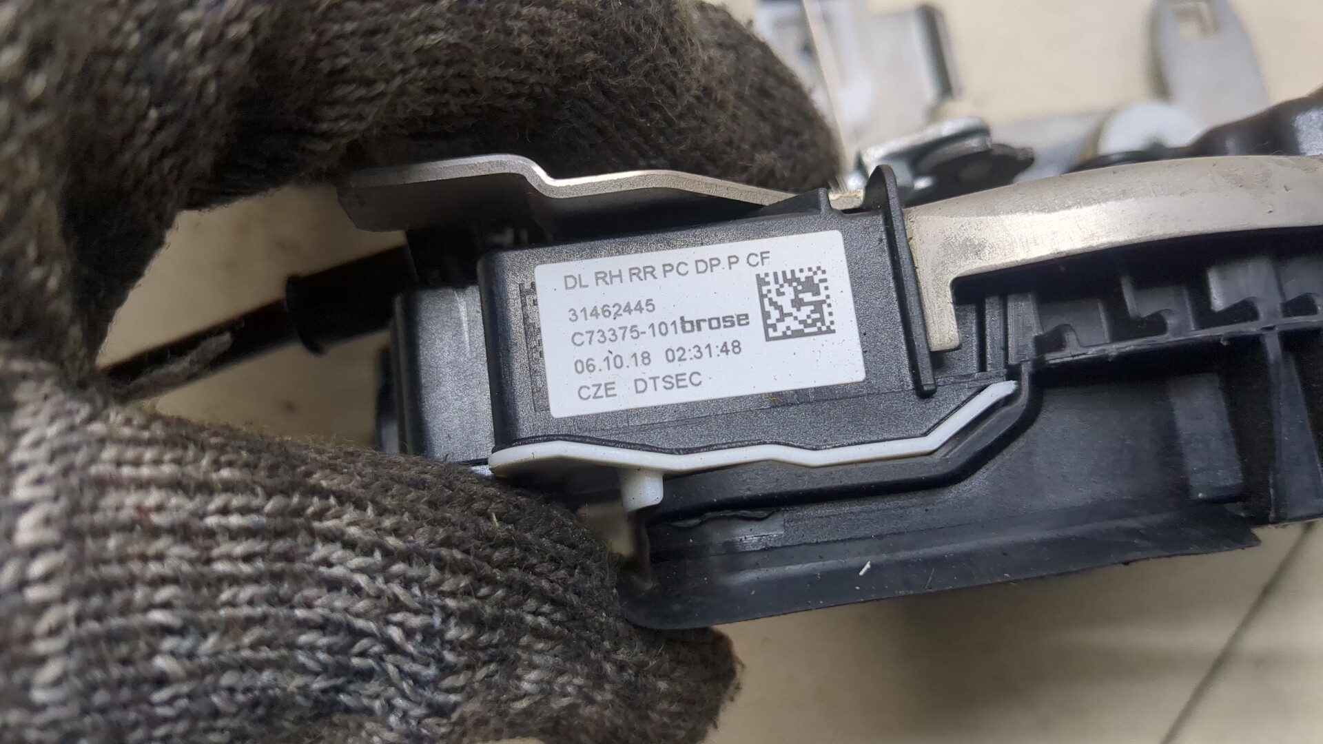 Замок двери задней правой