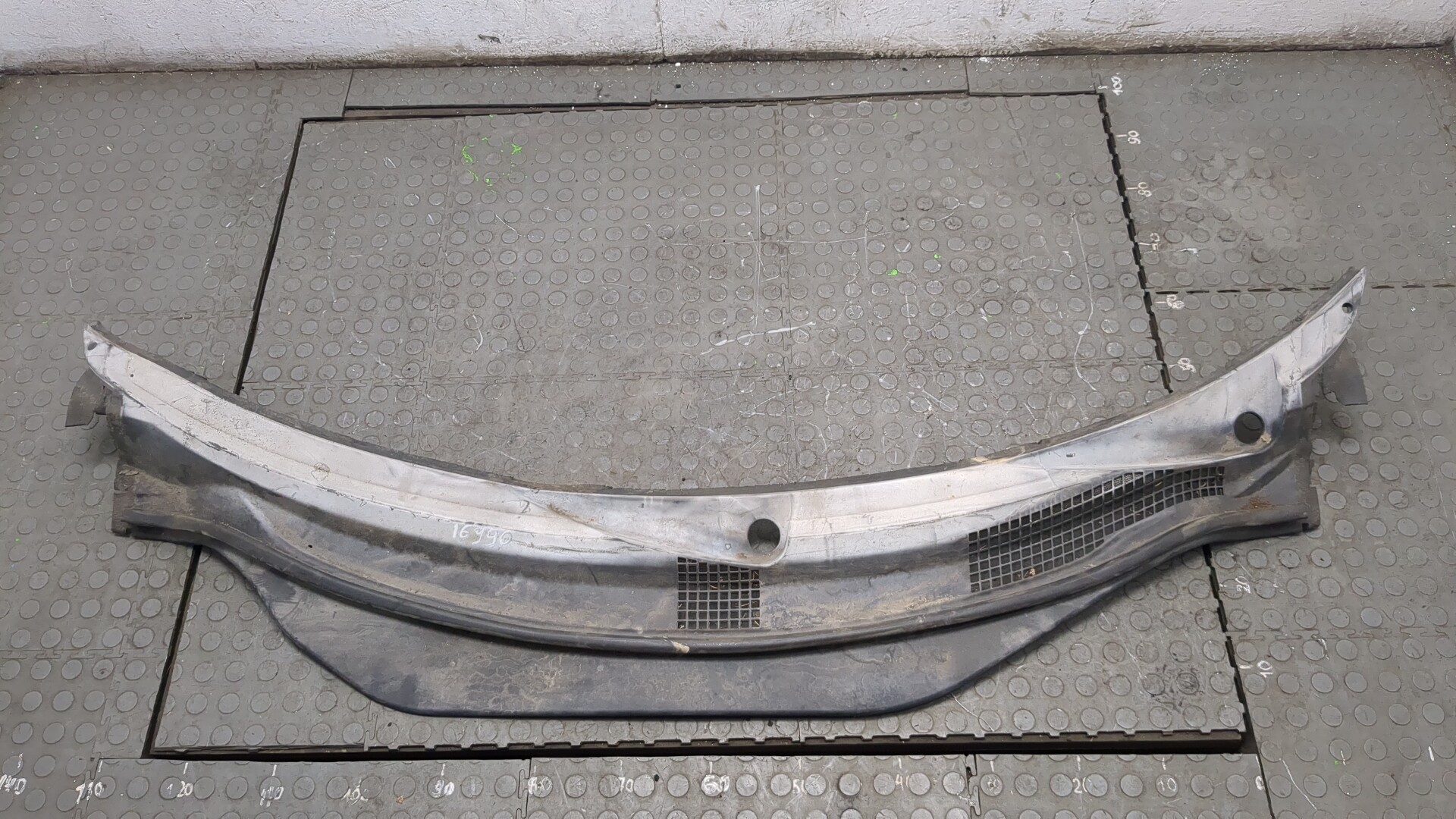 Решетка стеклоочистителей (Жабо)