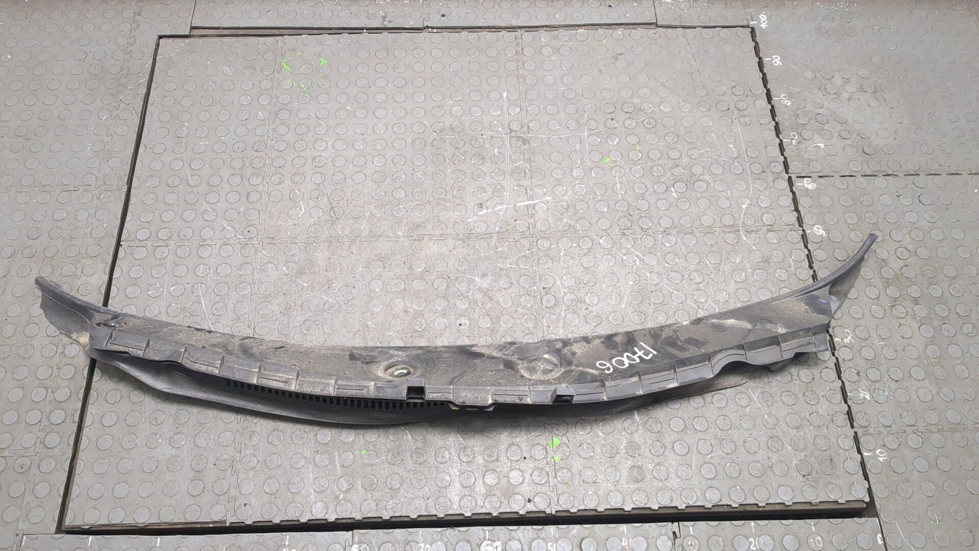 Решетка стеклоочистителей (Жабо)