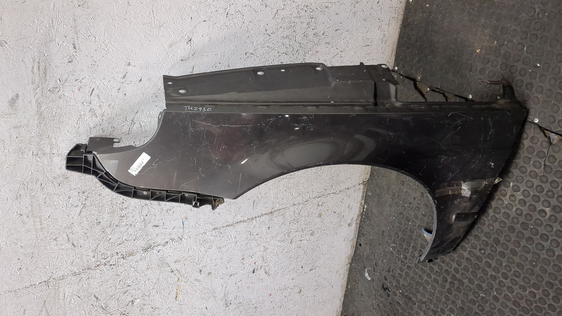 Крыло переднее левое