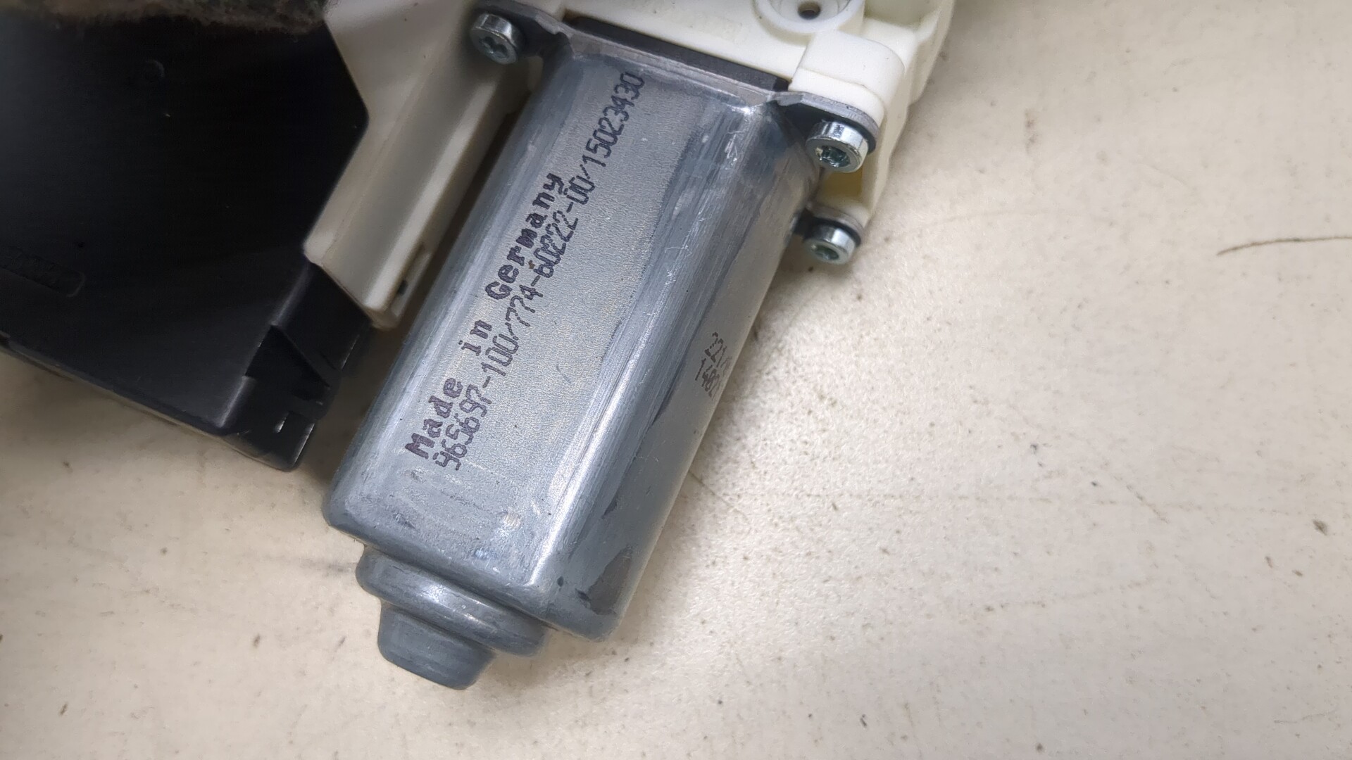 Стеклоподъемник электр. передний левый