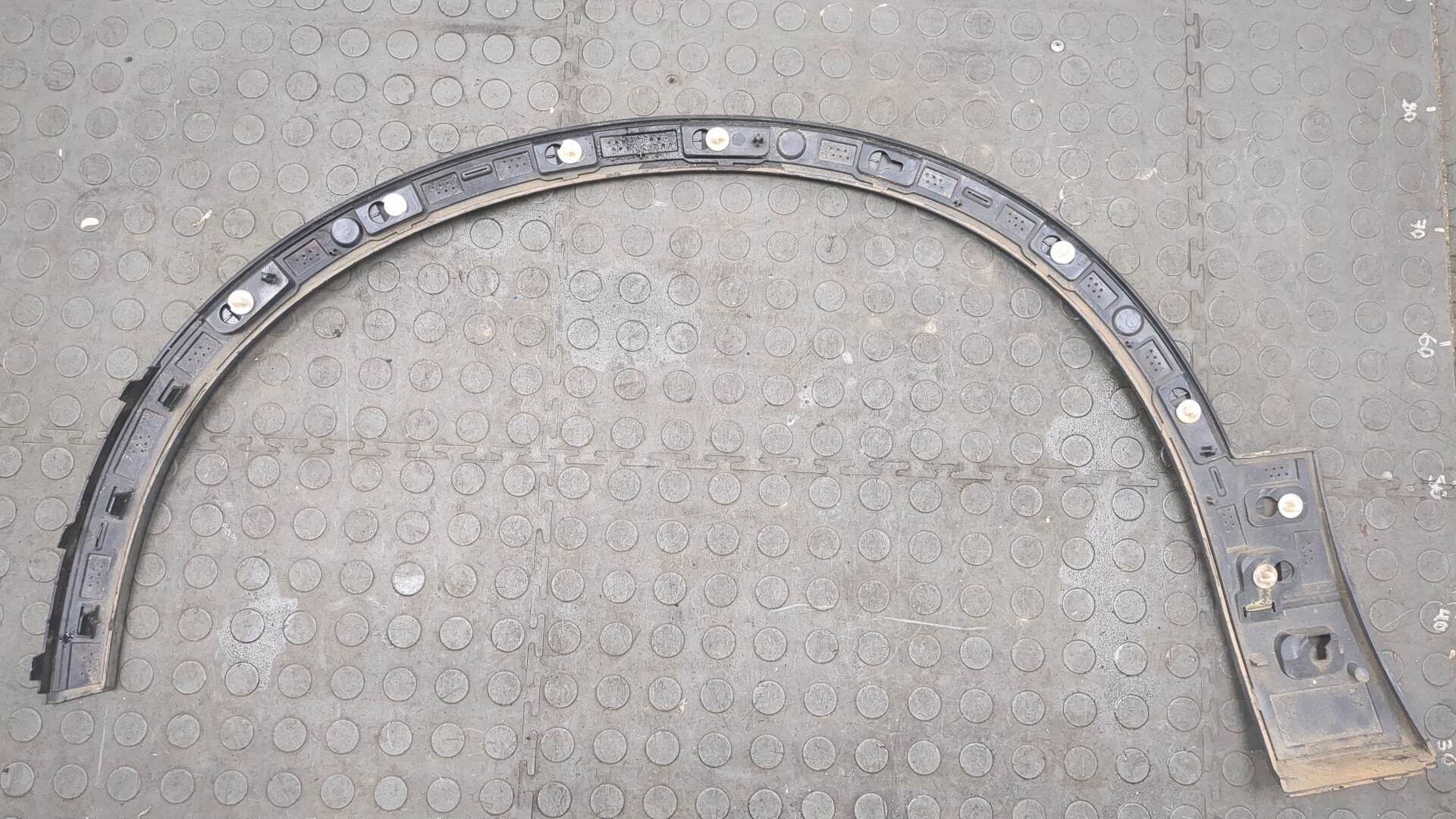 Накладка переднего крыла правого