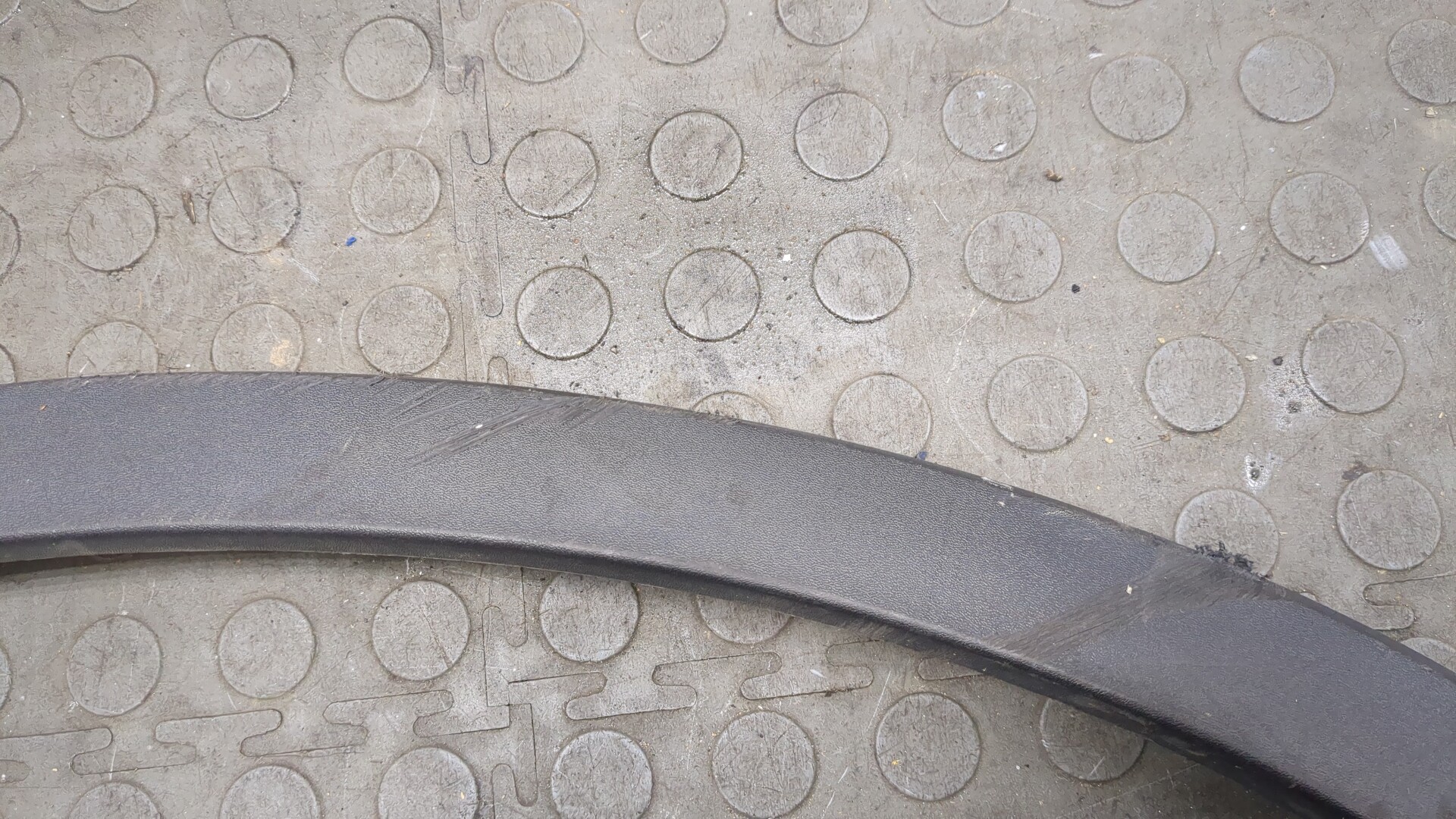 Накладка переднего крыла правого