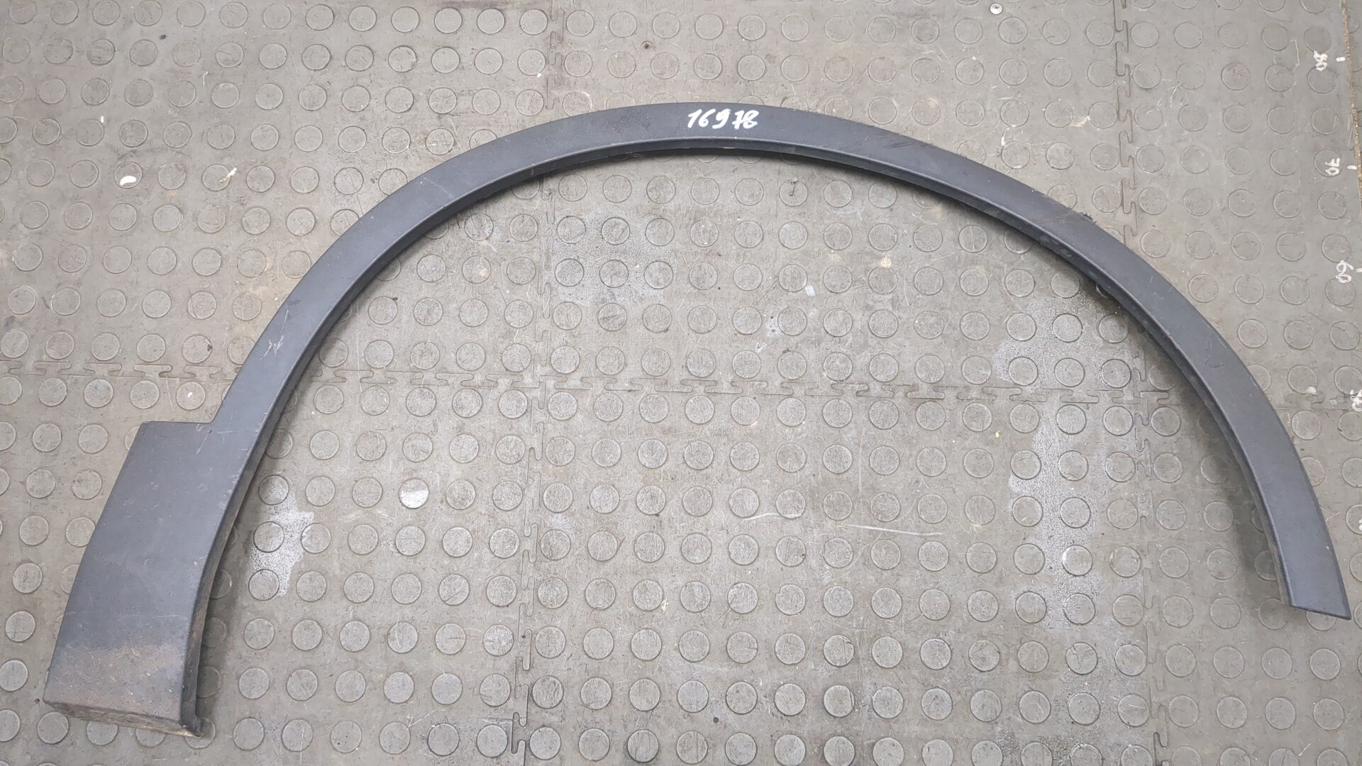 Накладка переднего крыла правого