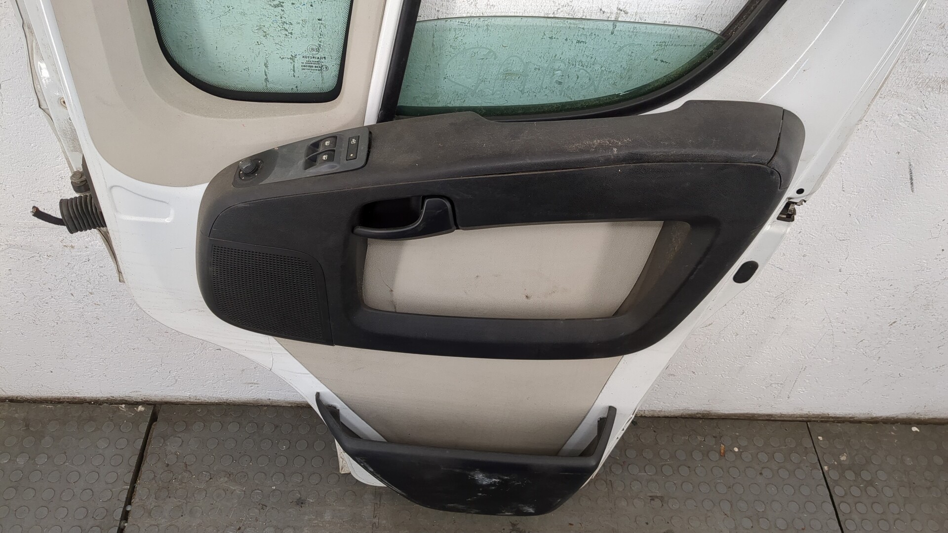 Дверь передняя правая