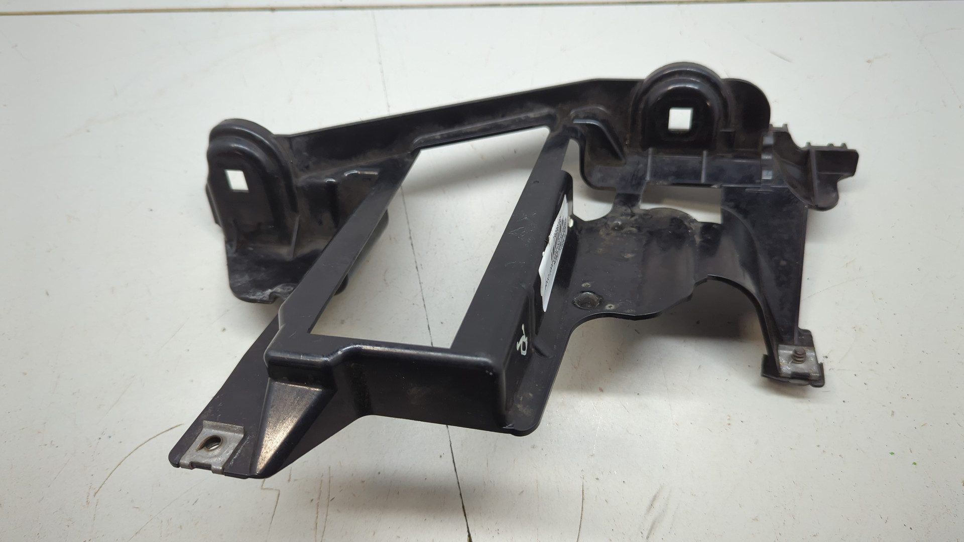 Кронштейн фар правый