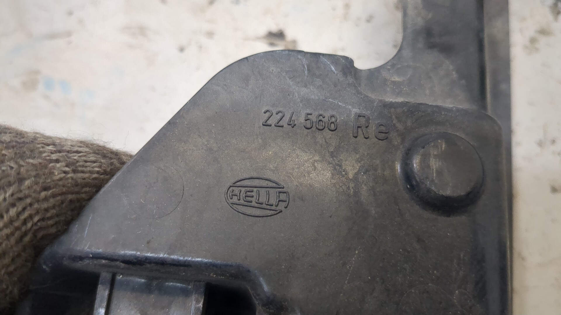 Кронштейн фар правый