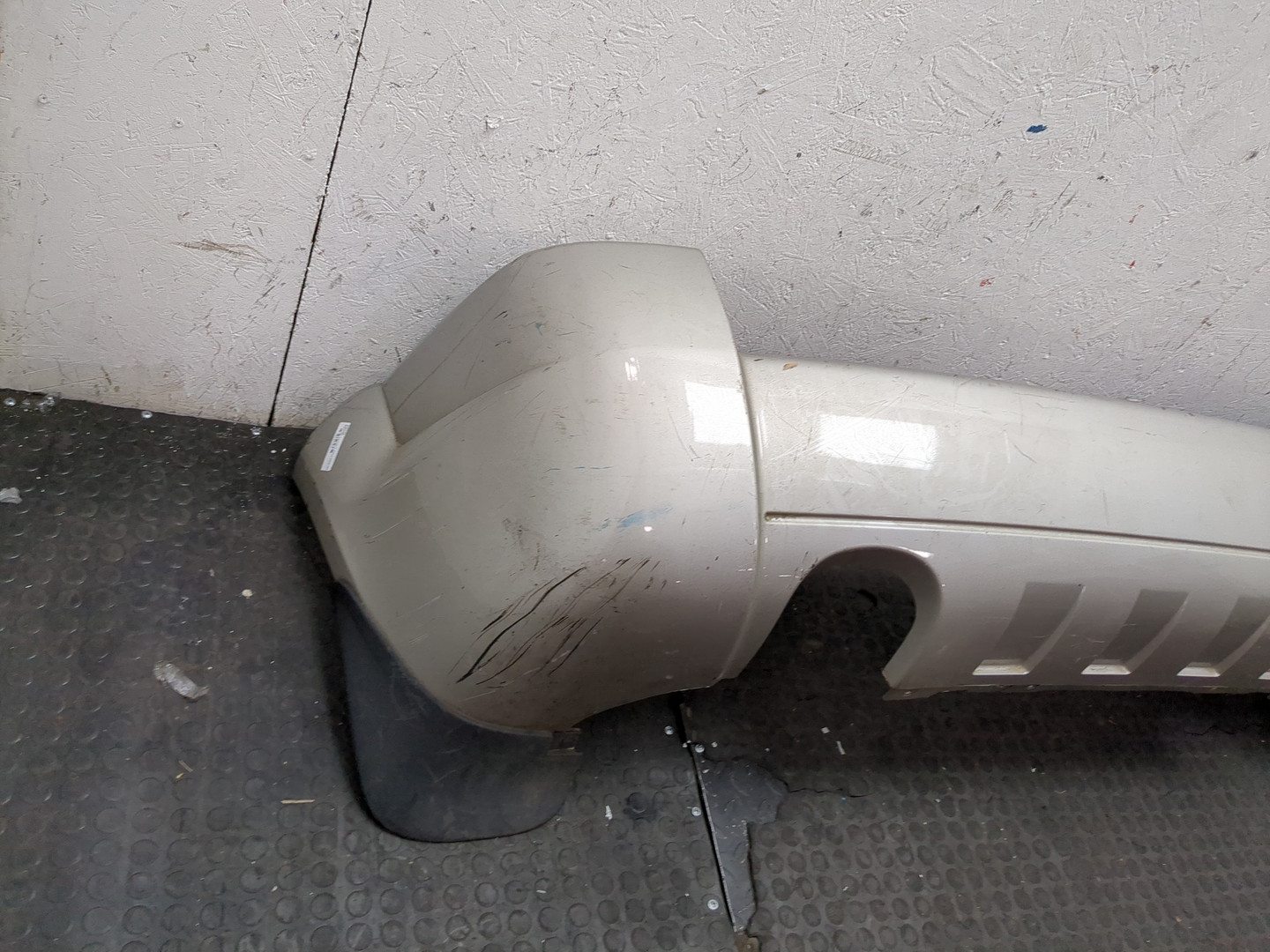 Бампер задний