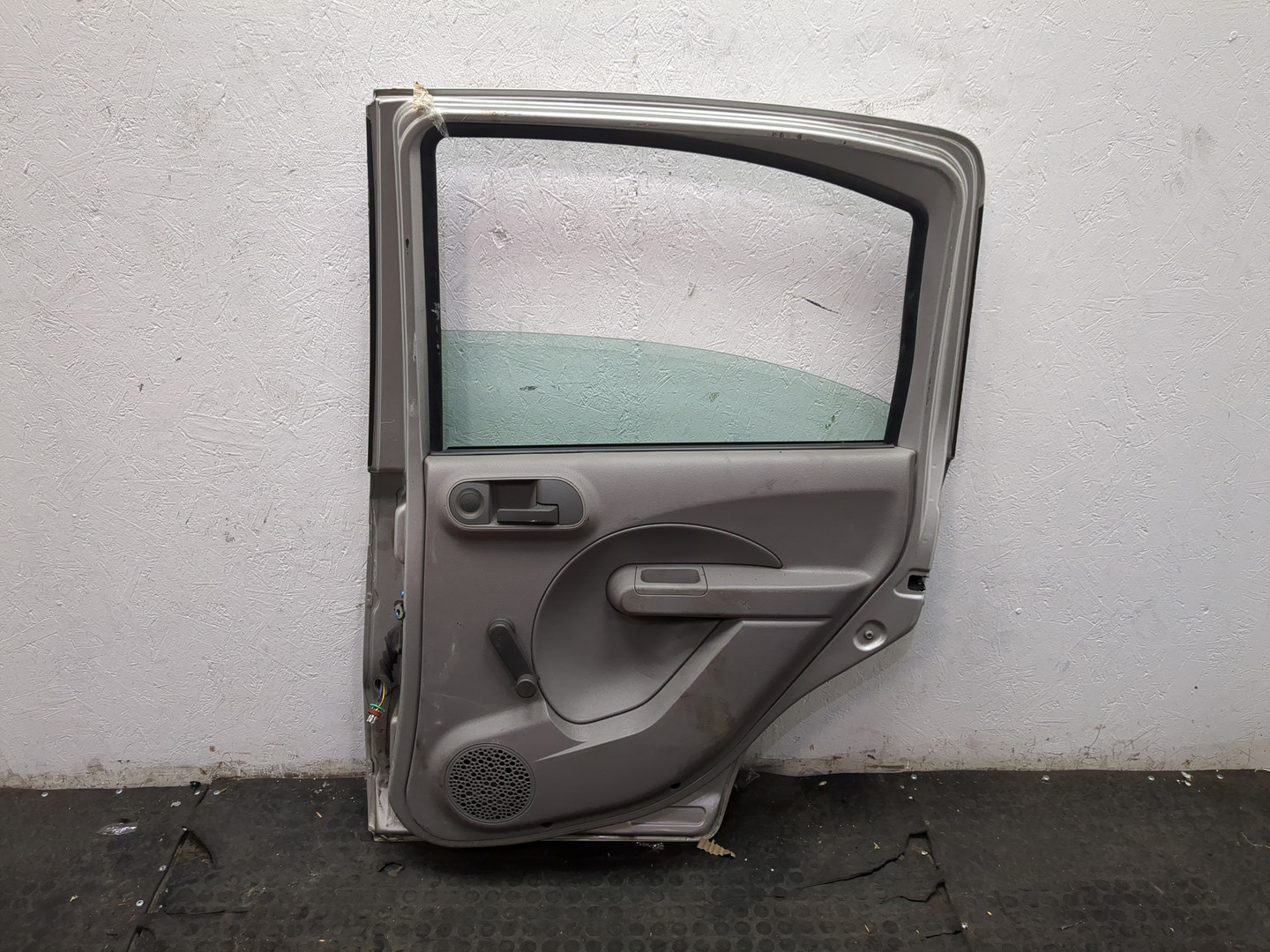 Дверь задняя правая