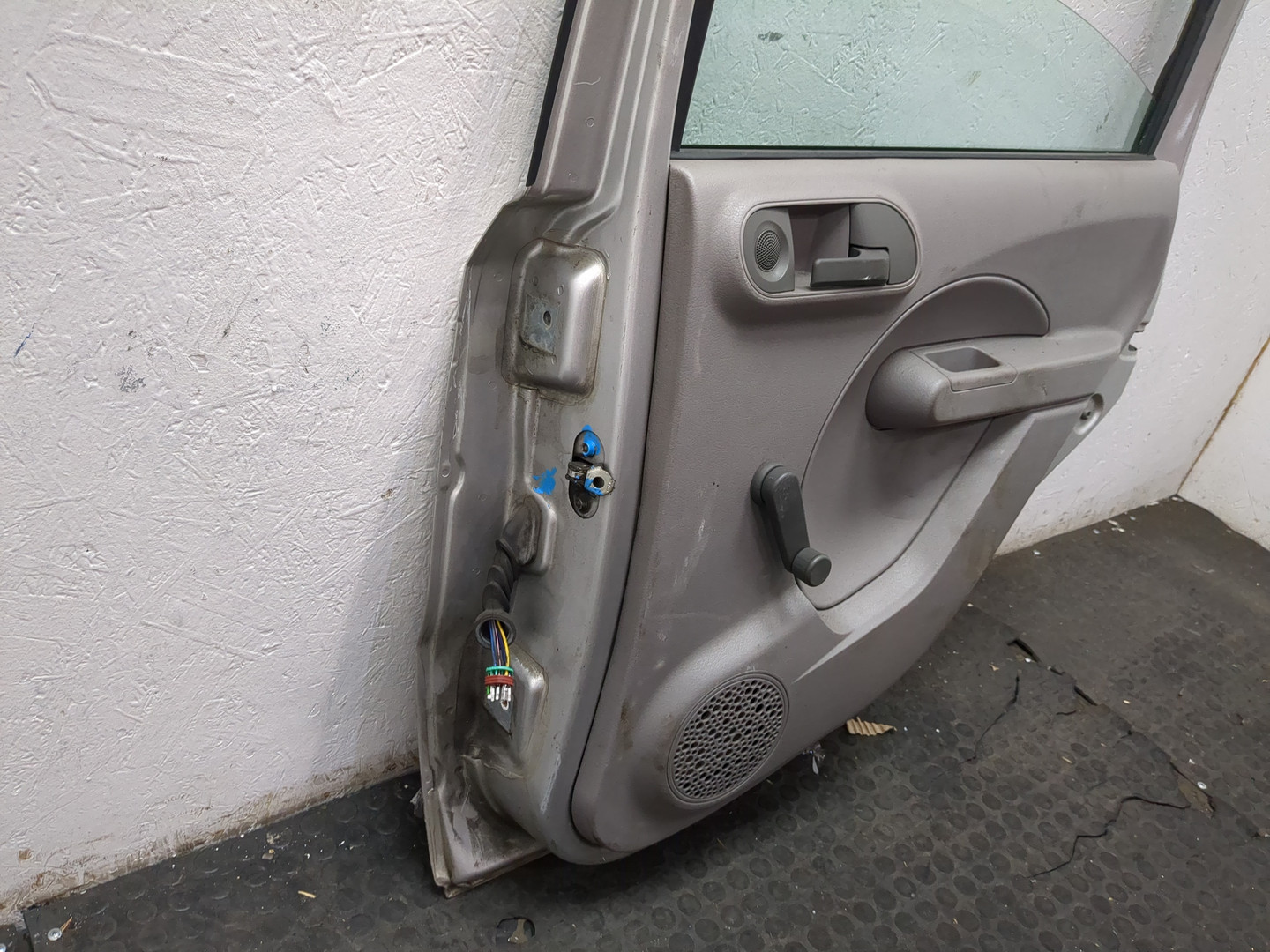 Дверь задняя правая