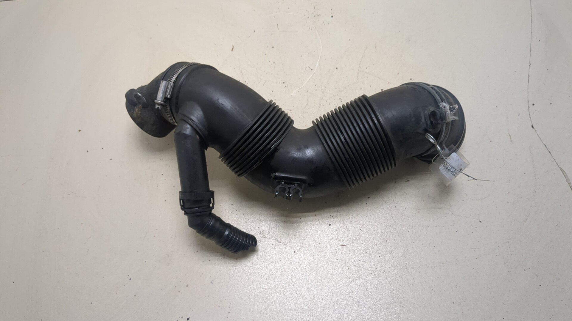 Патрубок воздушного фильтра