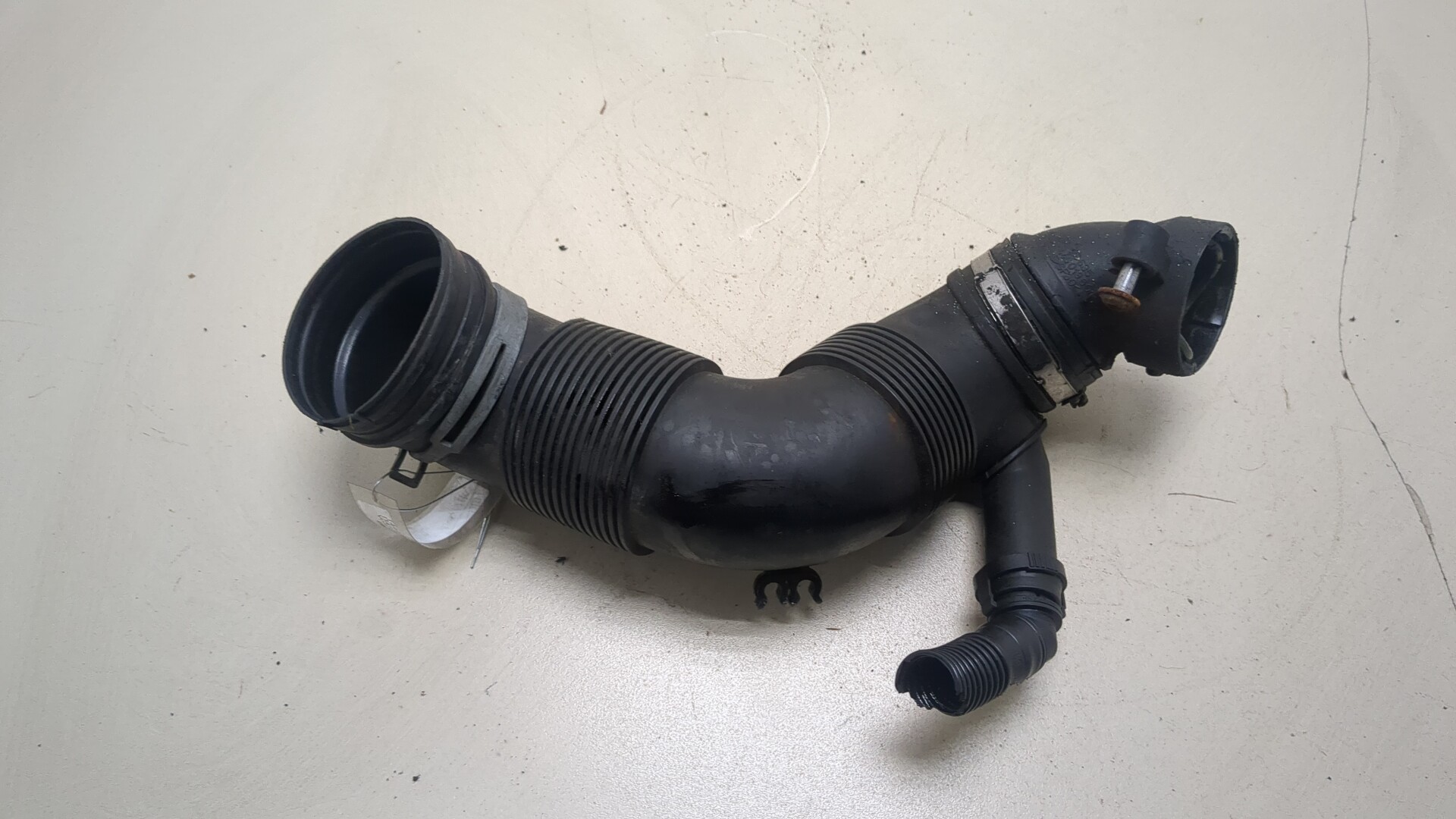 Патрубок воздушного фильтра