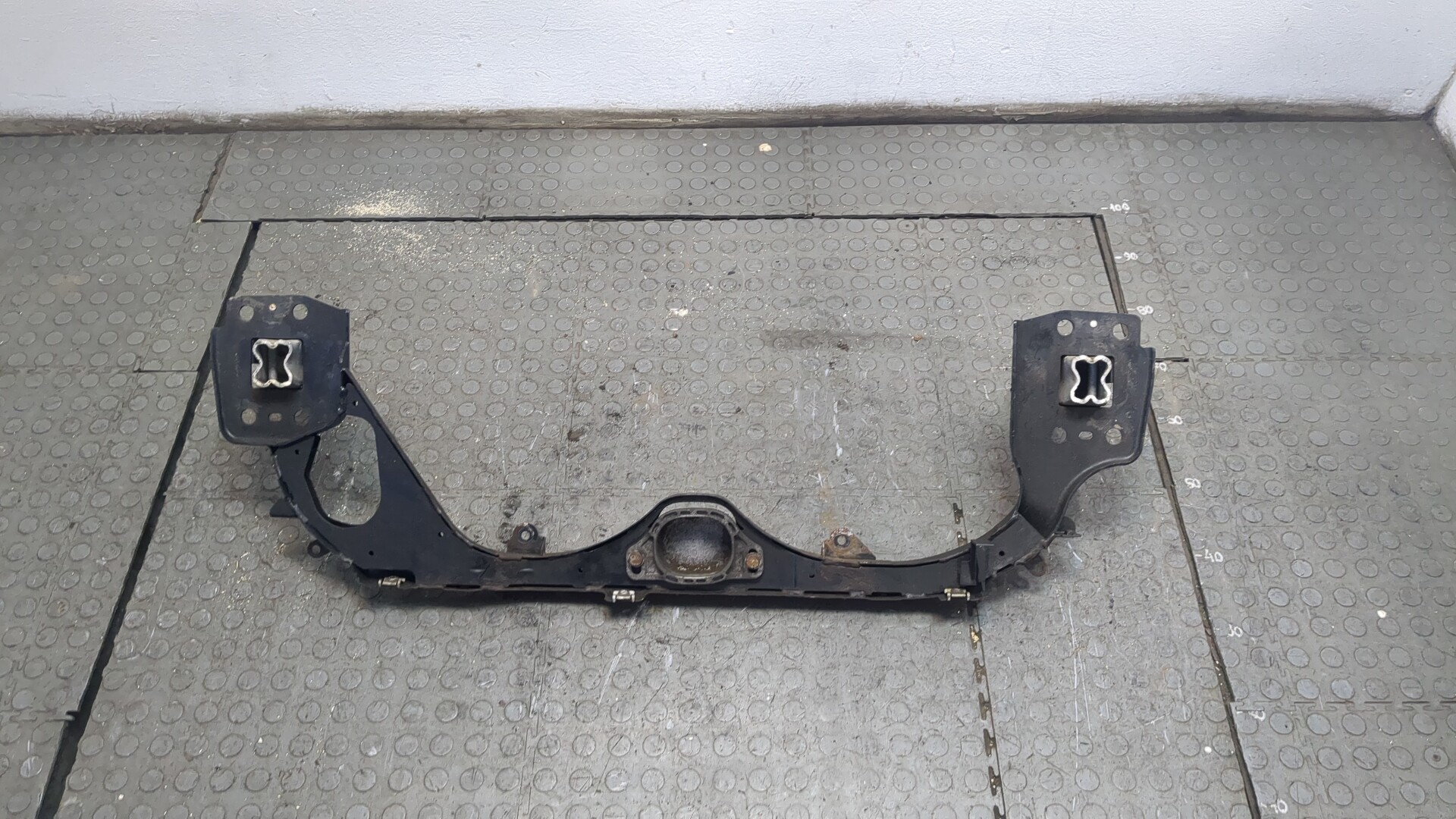 Балка подрадиаторная