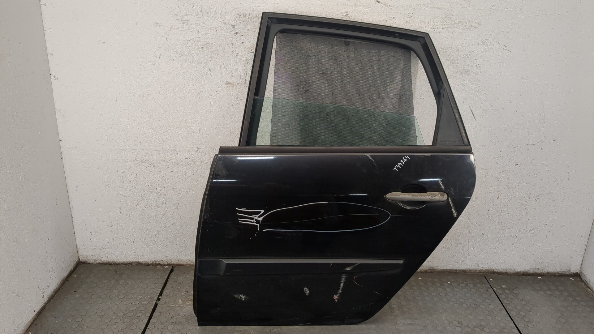 Дверь задняя левая