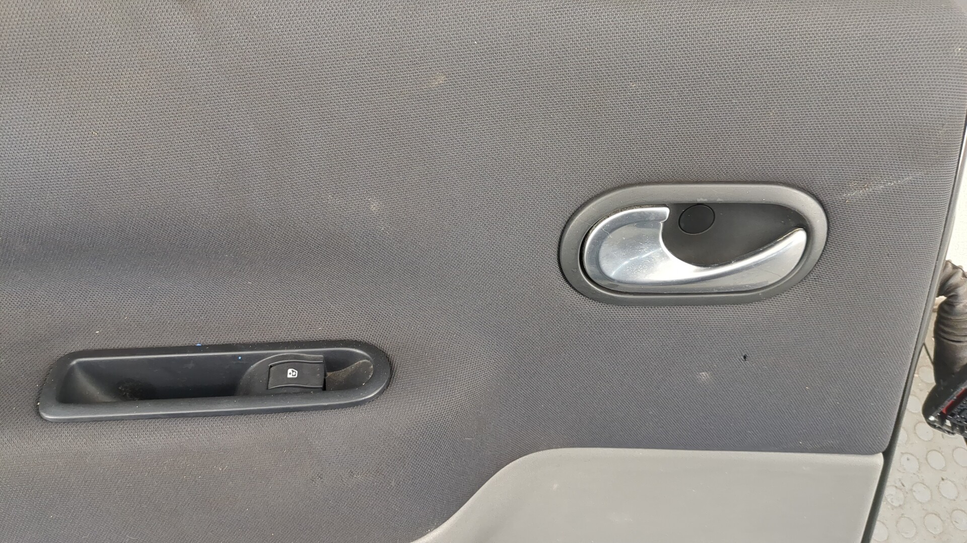 Дверь задняя левая